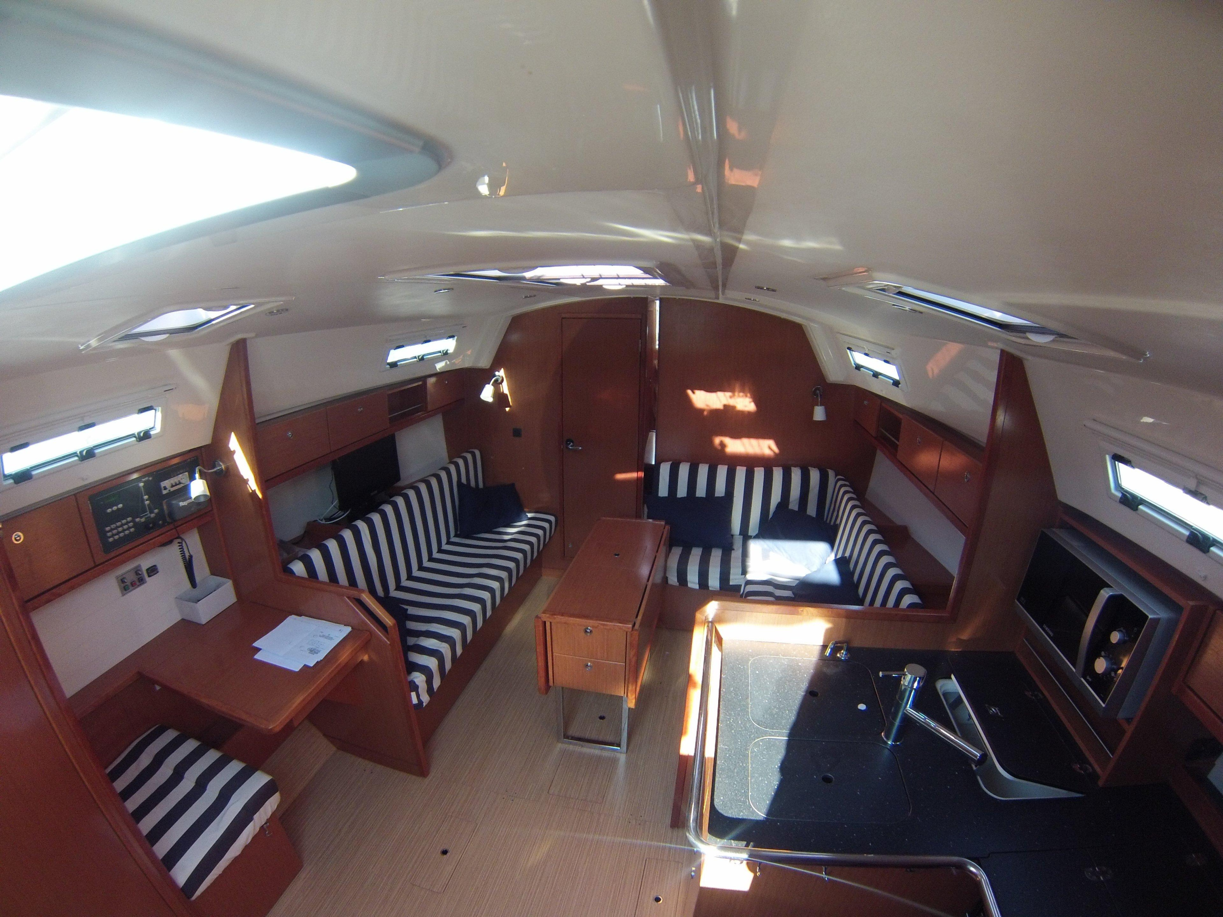 Bavaria 36 Cruiser — photo 4