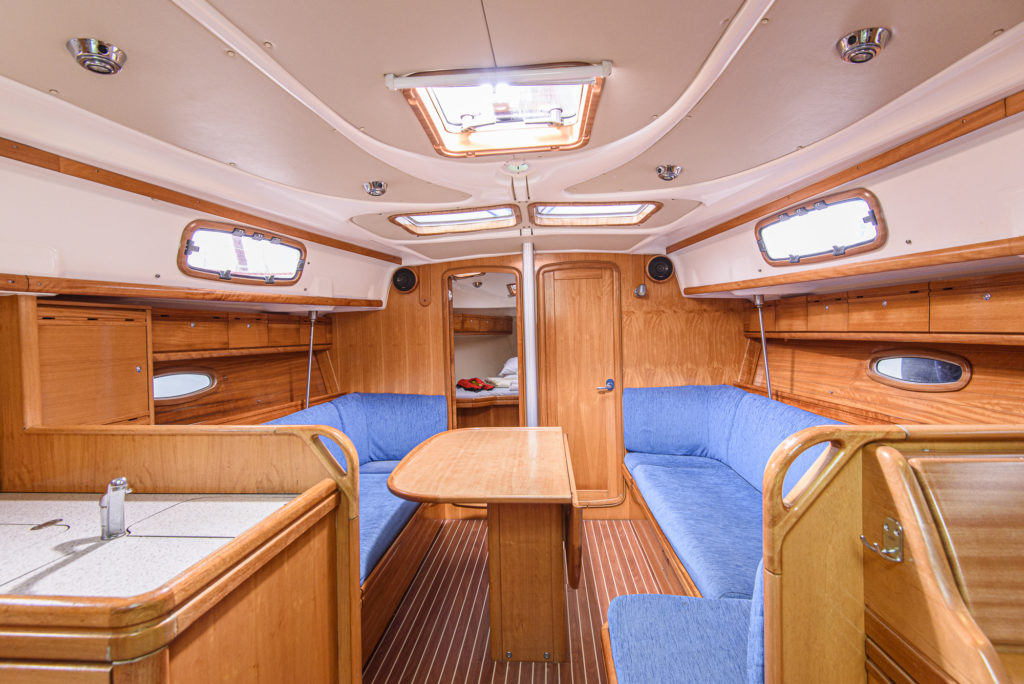 Bavaria 37 Cruiser — photo 3