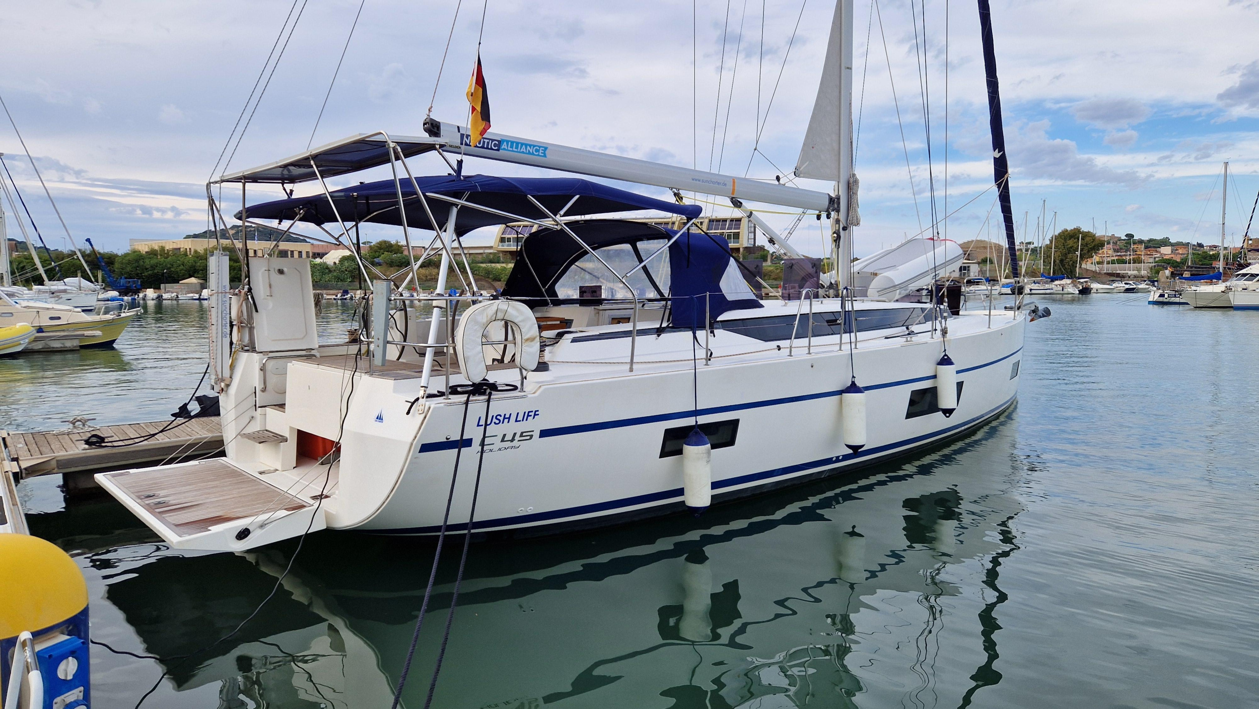 Bavaria C45 Holiday — photo 3