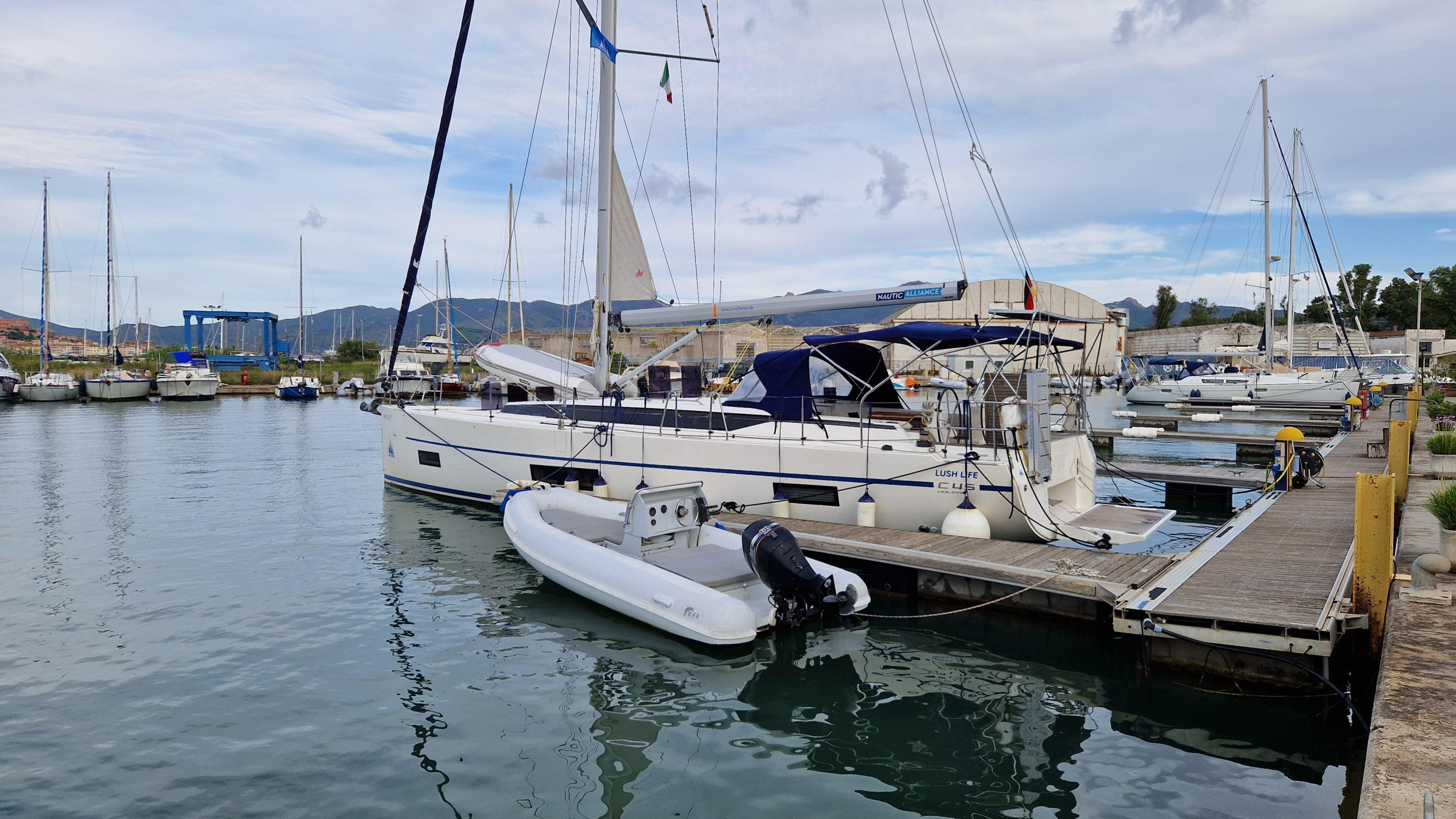 Bavaria C45 Holiday — photo 9