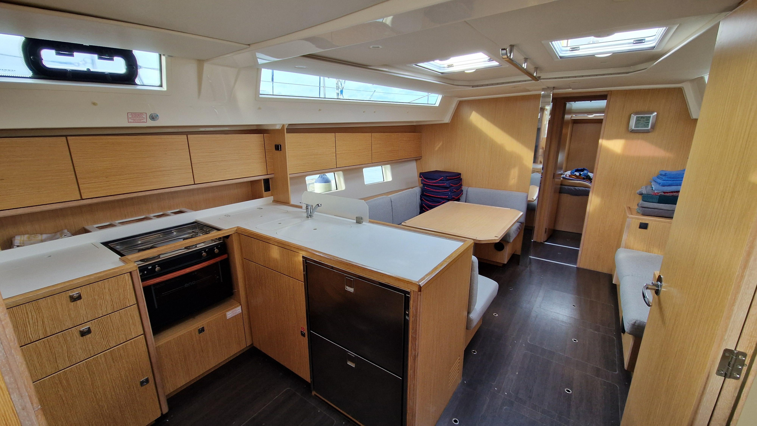 Bavaria C45 Holiday — photo 11