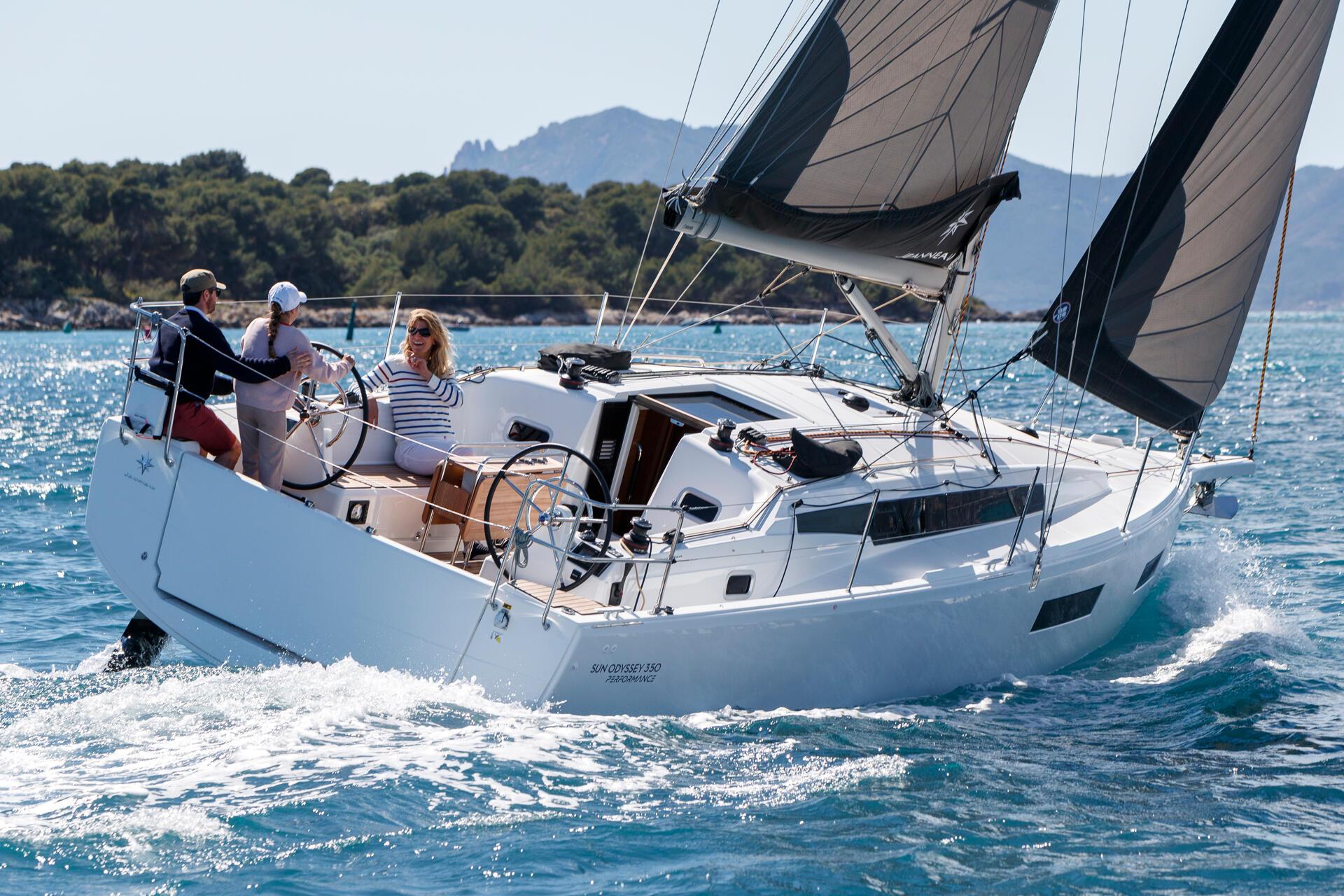 Sun Odyssey 350 - 2 cab. — photo 3