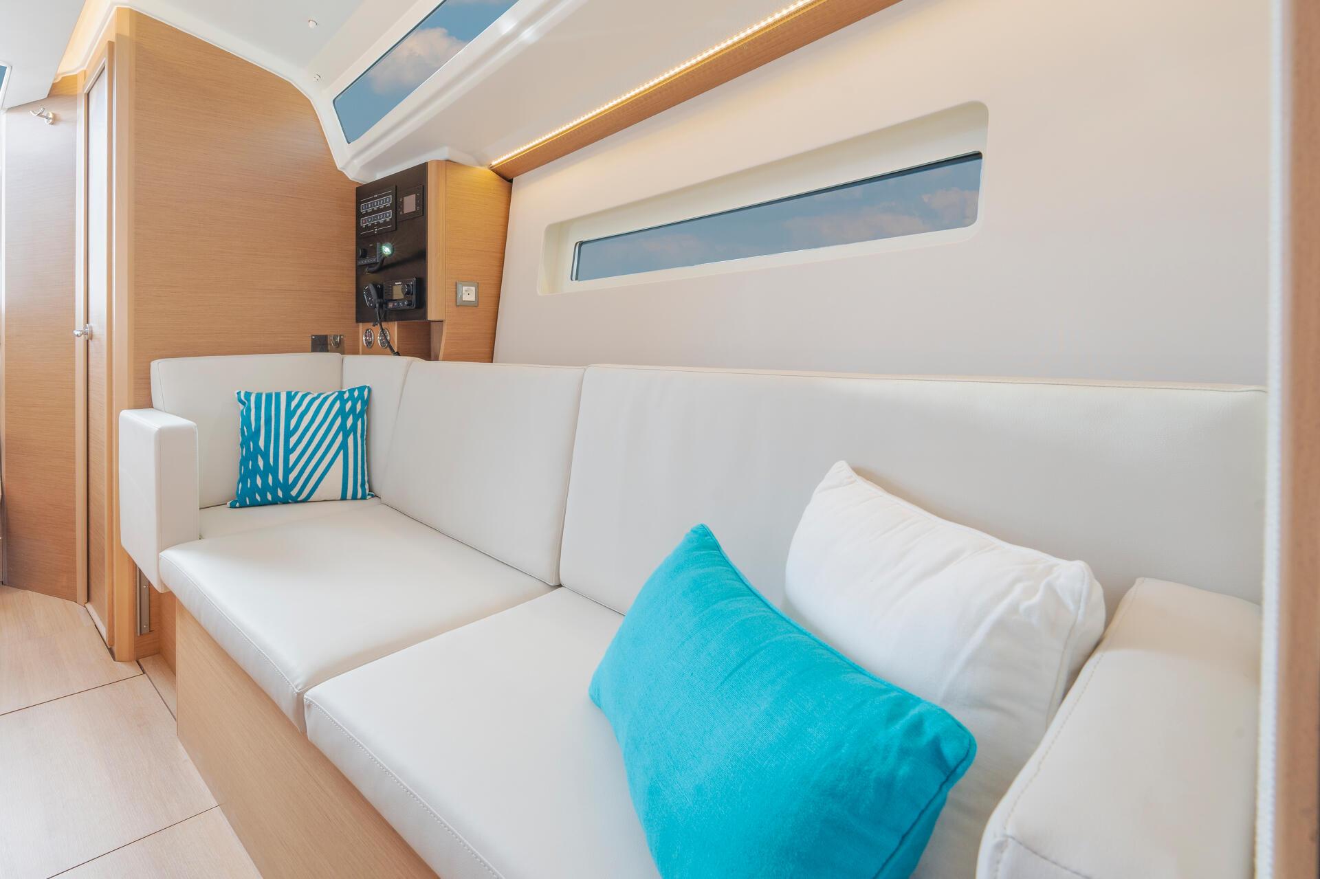 Sun Odyssey 350 - 2 cab. — photo 5