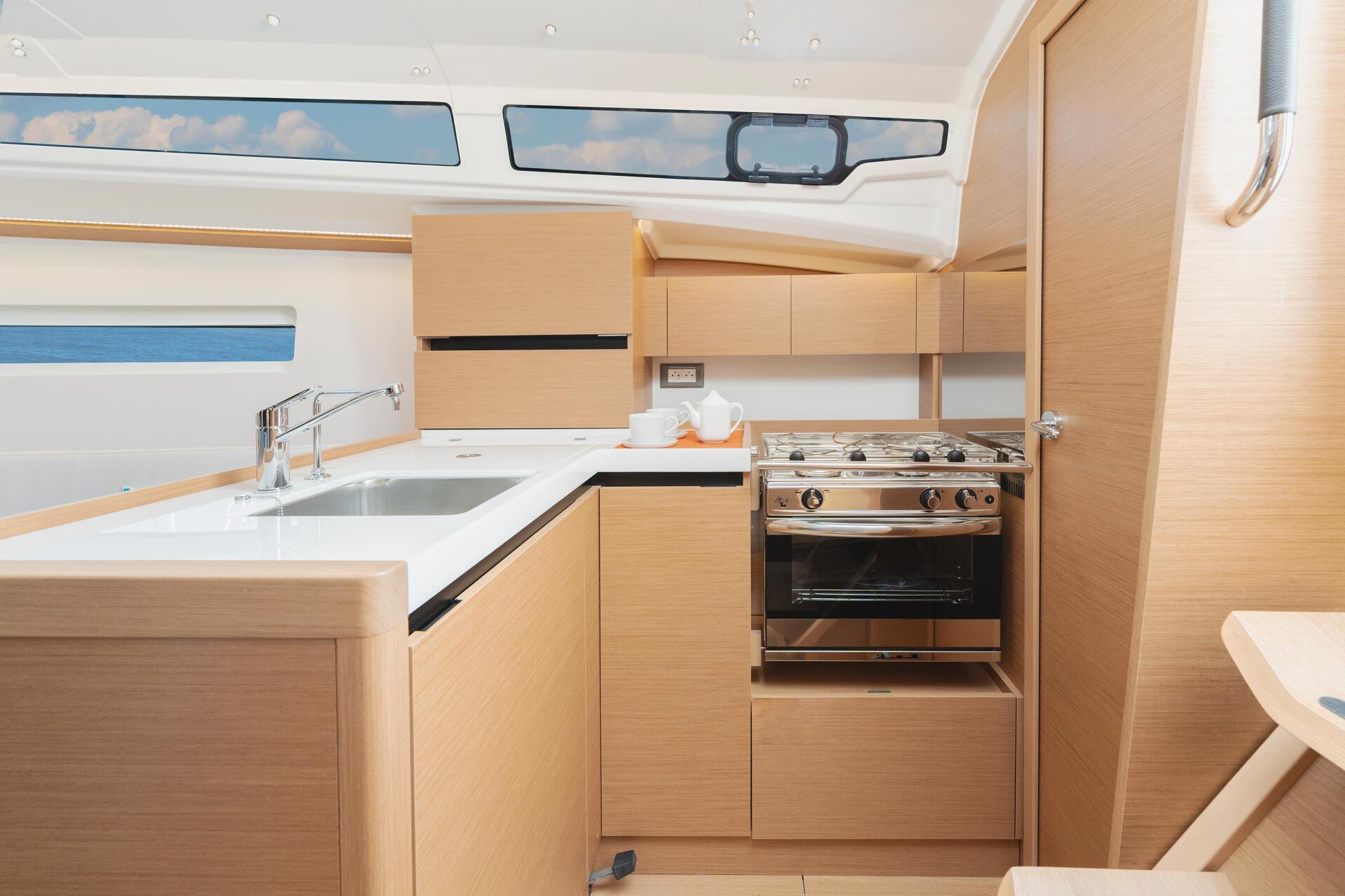 Sun Odyssey 350 - 2 cab. — photo 8