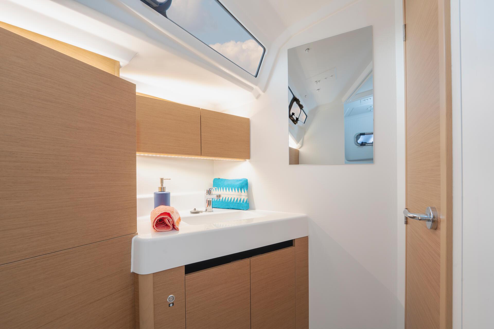 Sun Odyssey 350 - 2 cab. — photo 11
