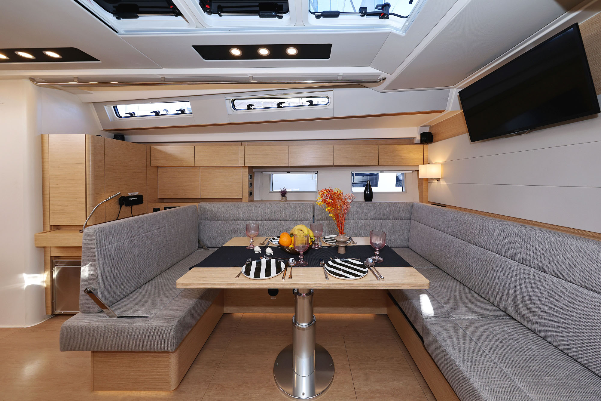 Hanse 588 - 5 + 1 cab. — photo 12