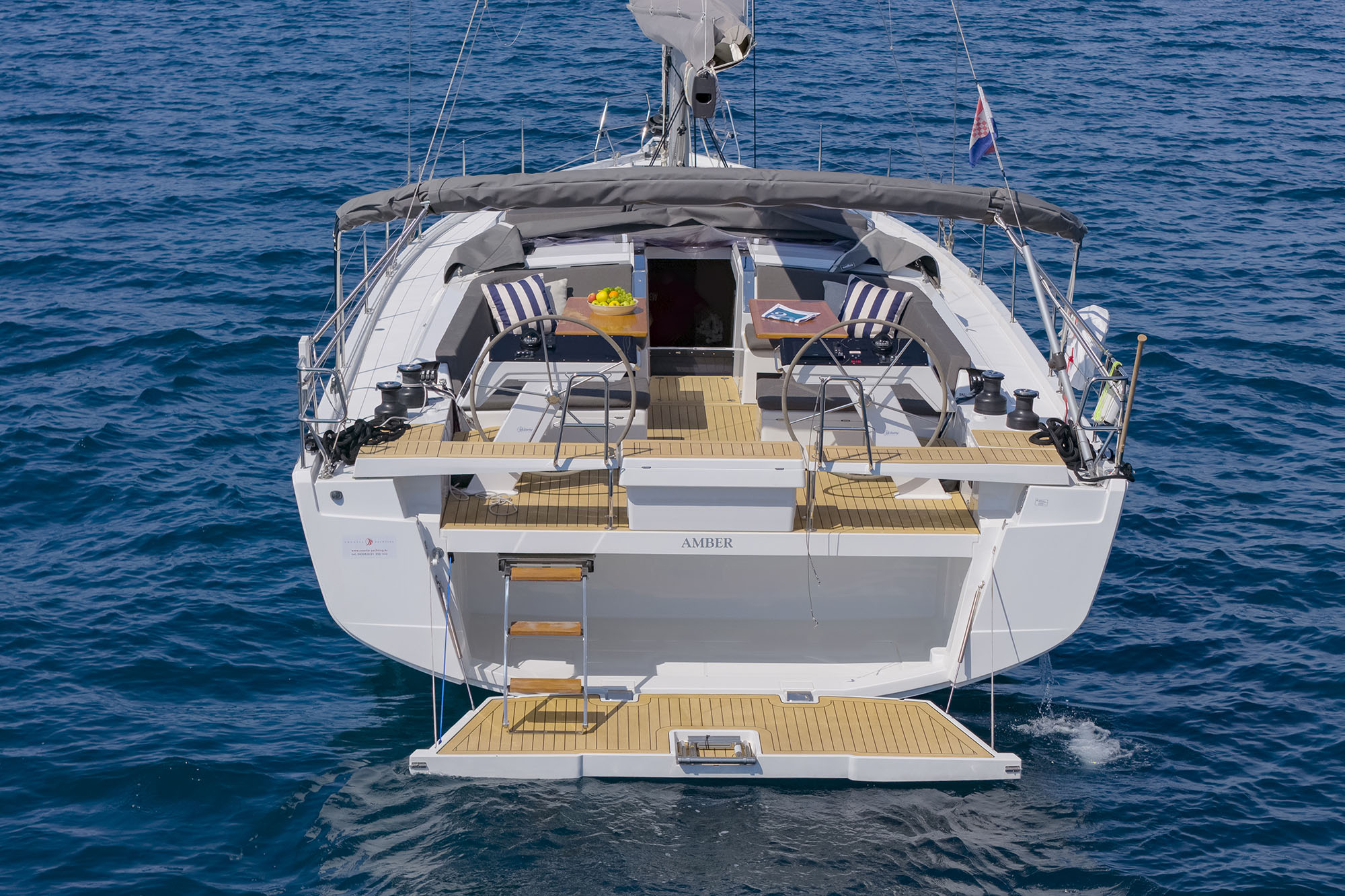 Hanse 510 - 4 + 1 cab. — photo 16