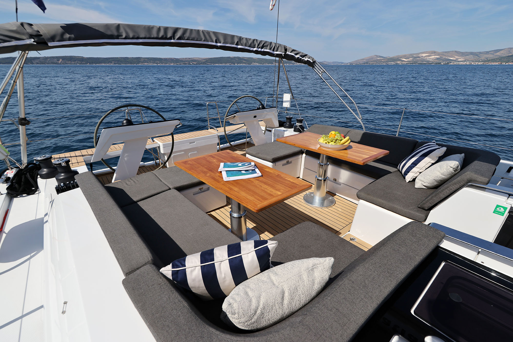 Hanse 510 - 4 + 1 cab. — photo 18
