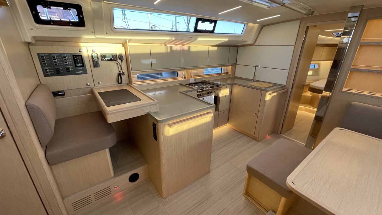 Bavaria C46 - 4 cab. — photo 13