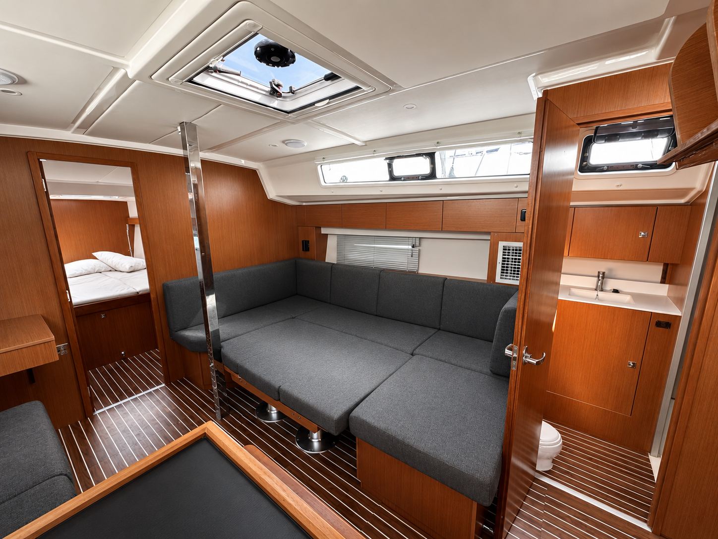 Bavaria C42 — photo 9