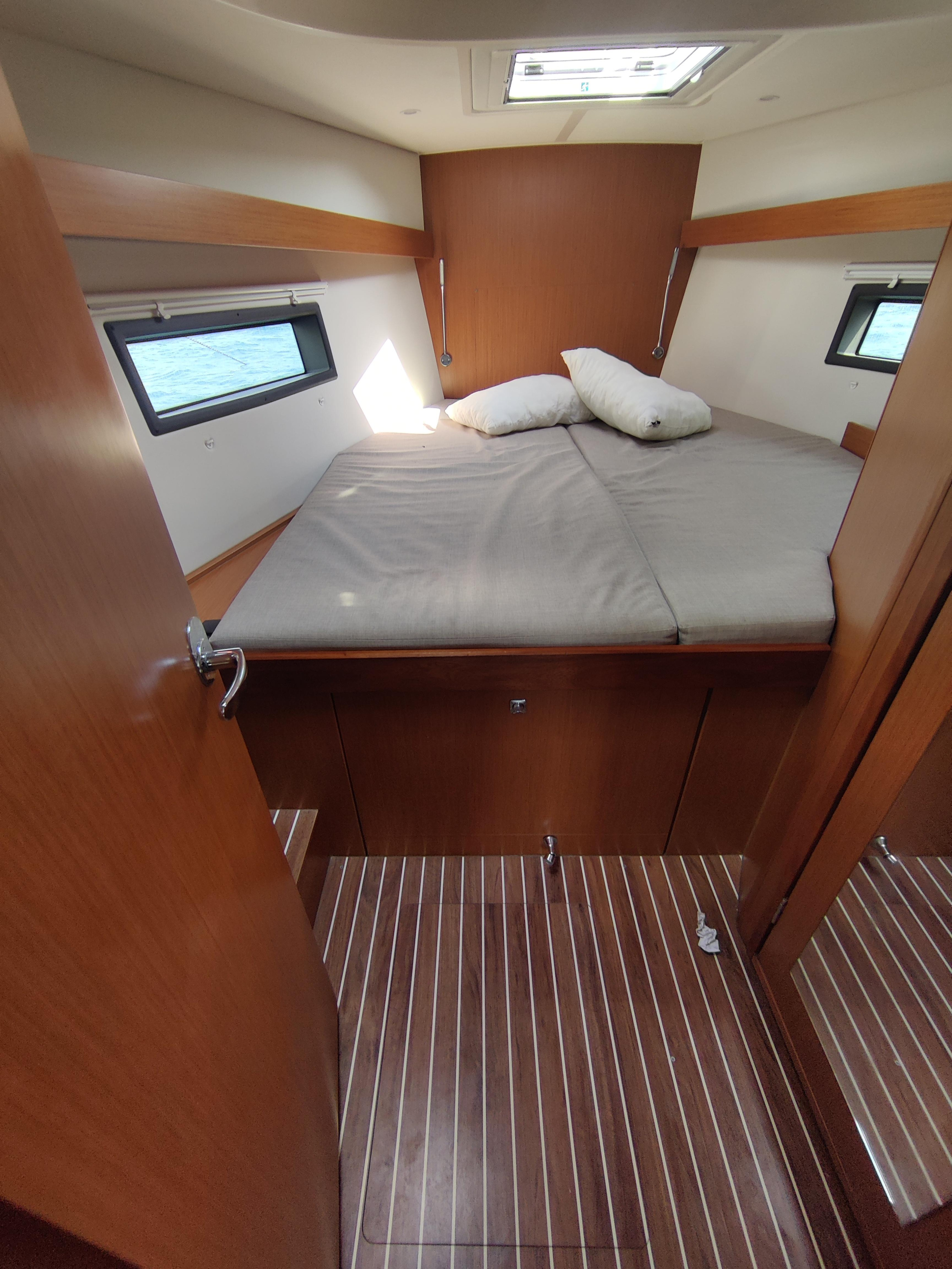 Bavaria C42 — photo 6
