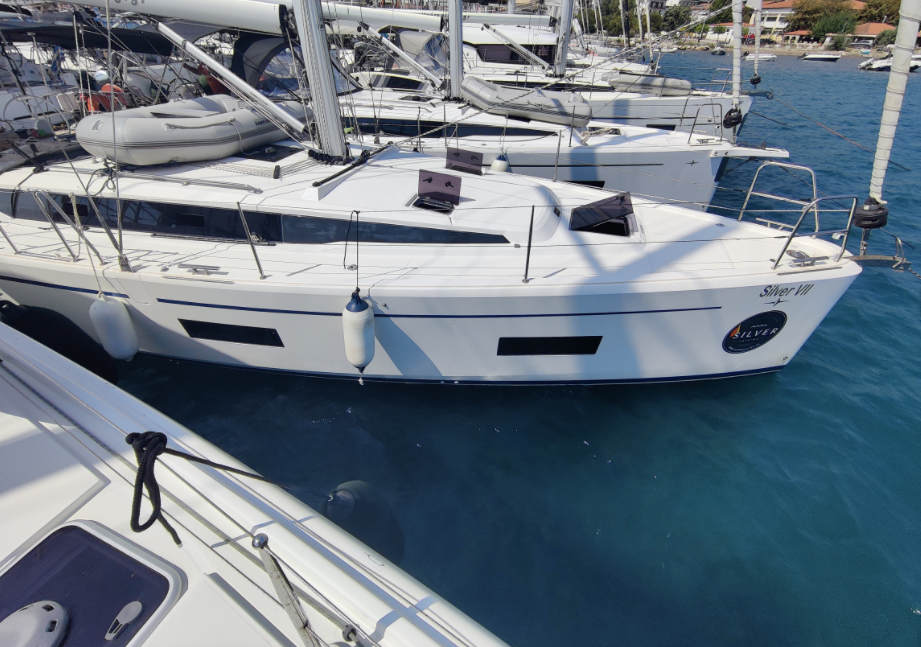 Bavaria C42 — photo 7