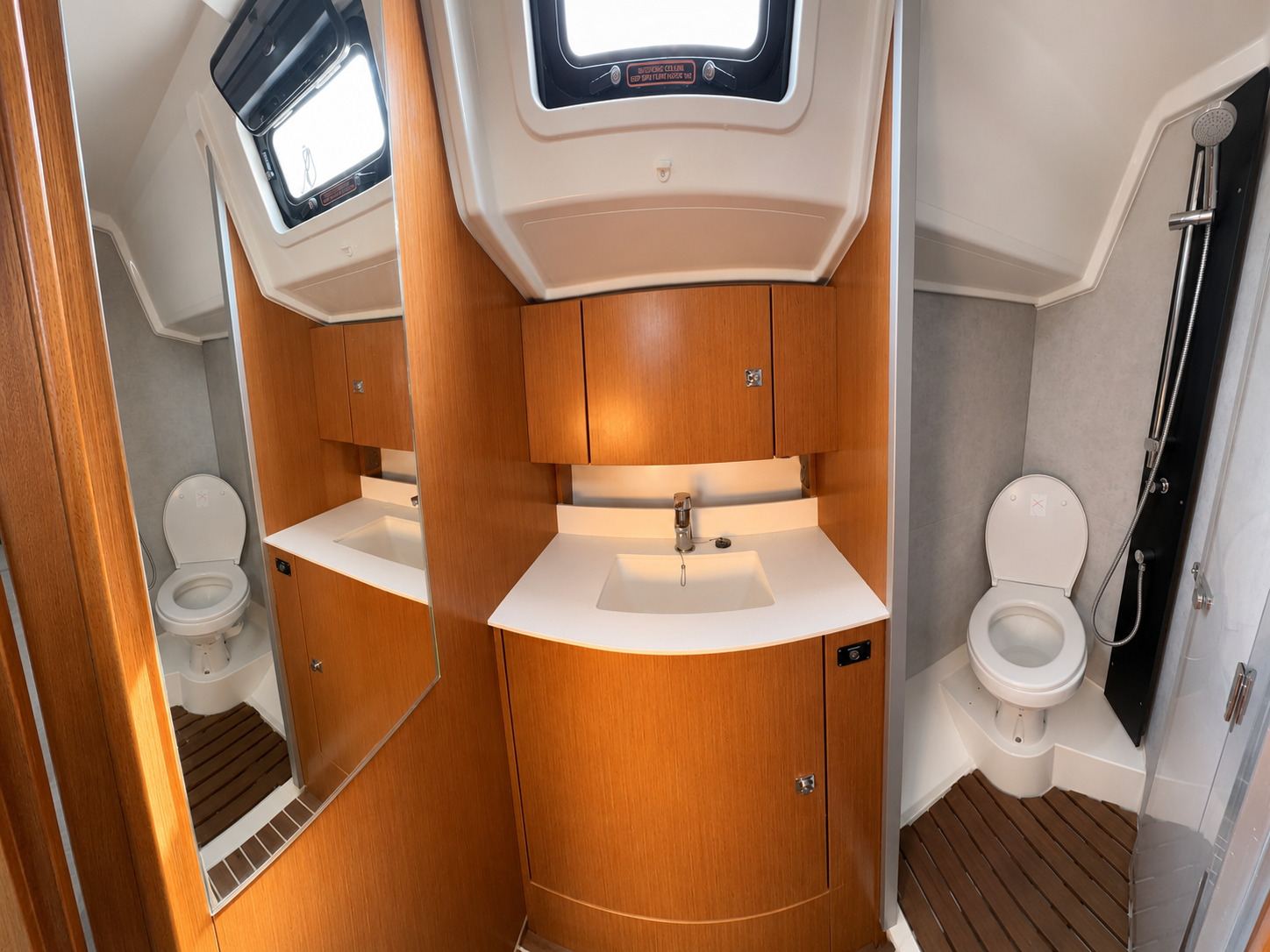 Bavaria C42 — photo 16