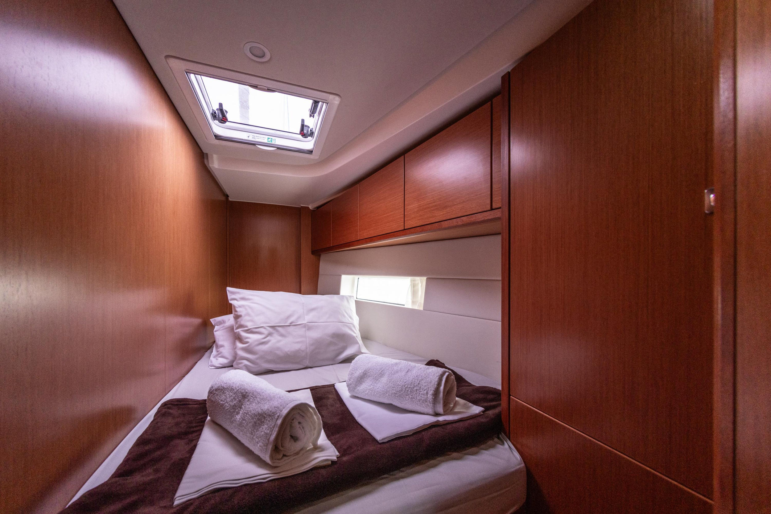Bavaria C45 - 5 cab. — photo 19