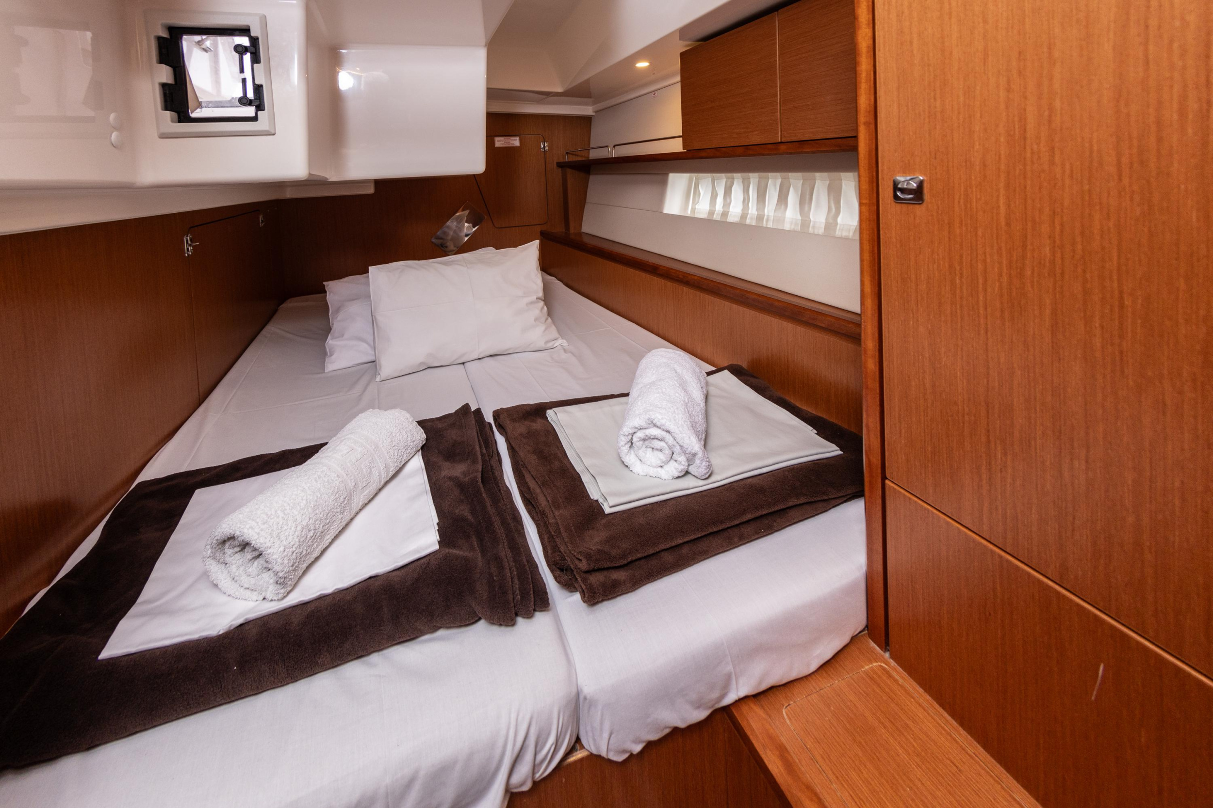 Bavaria C45 - 5 cab. — photo 20