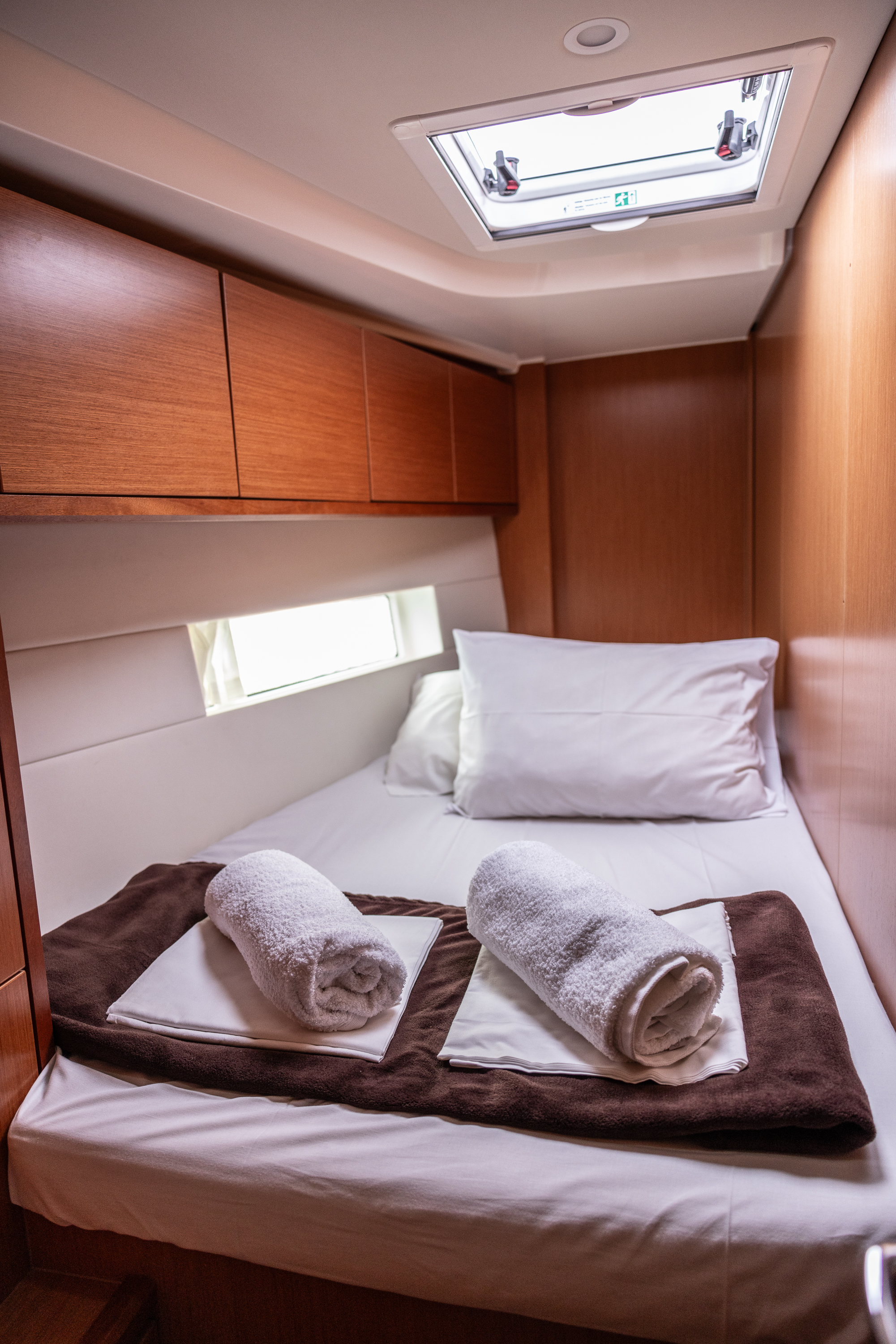 Bavaria C45 - 5 cab. — photo 22