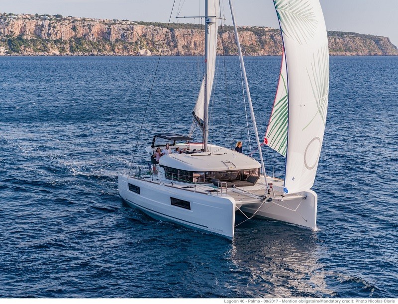 Lagoon 40 - 4 + 2 cab — photo 4