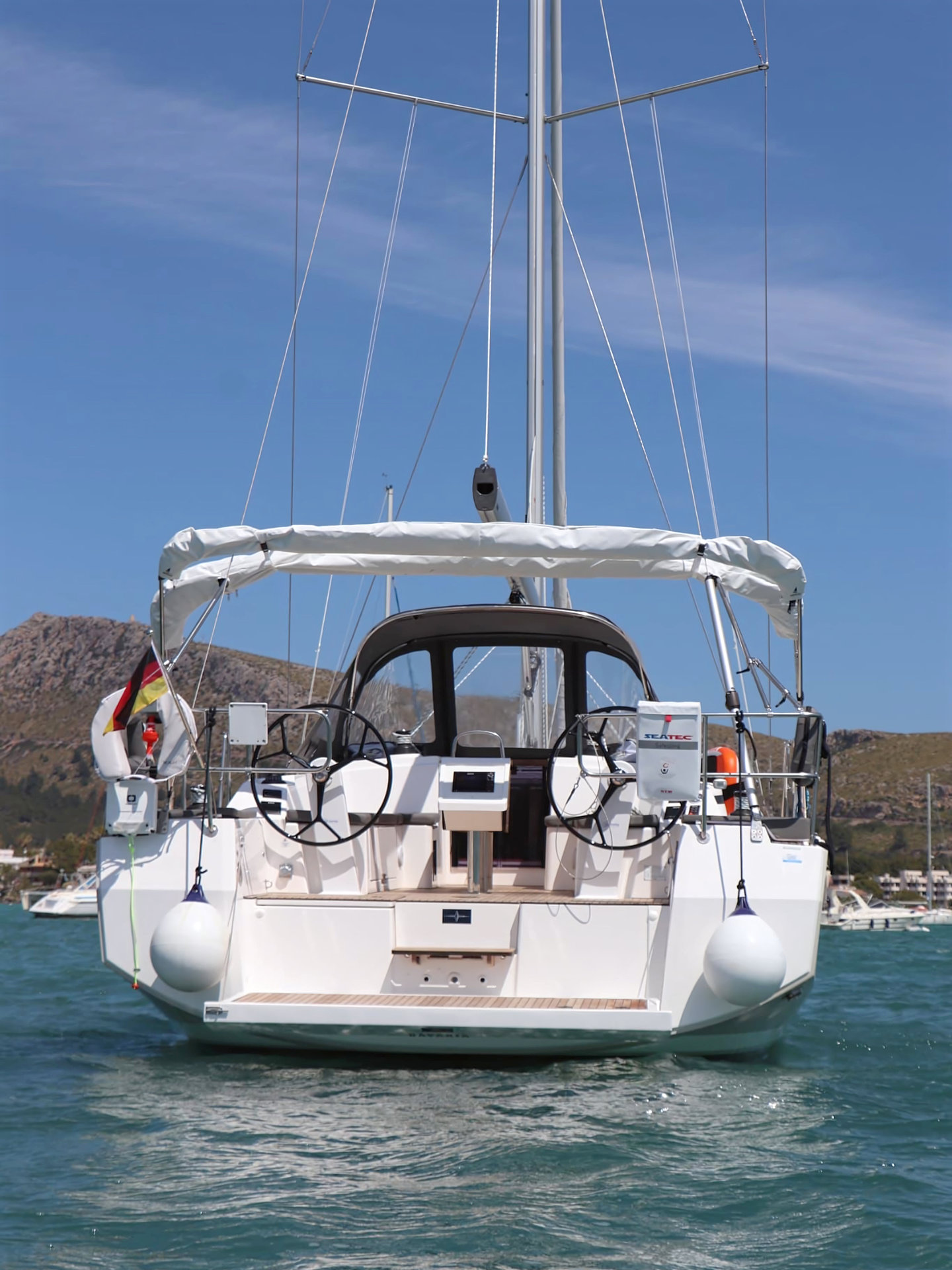 Bavaria C38 — photo 3