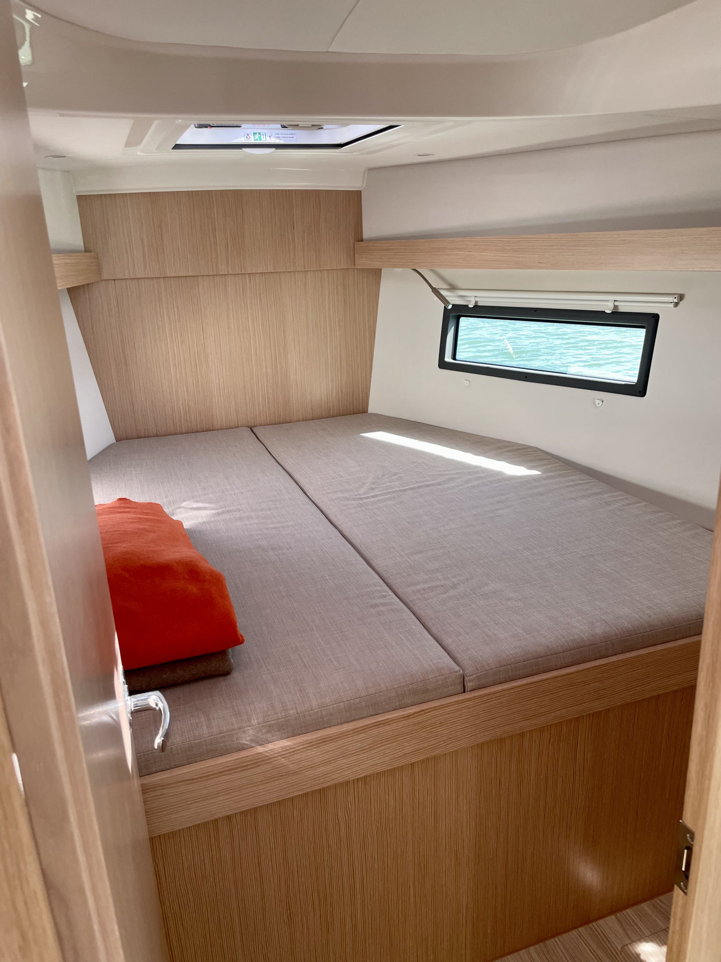 Bavaria C38 — photo 10