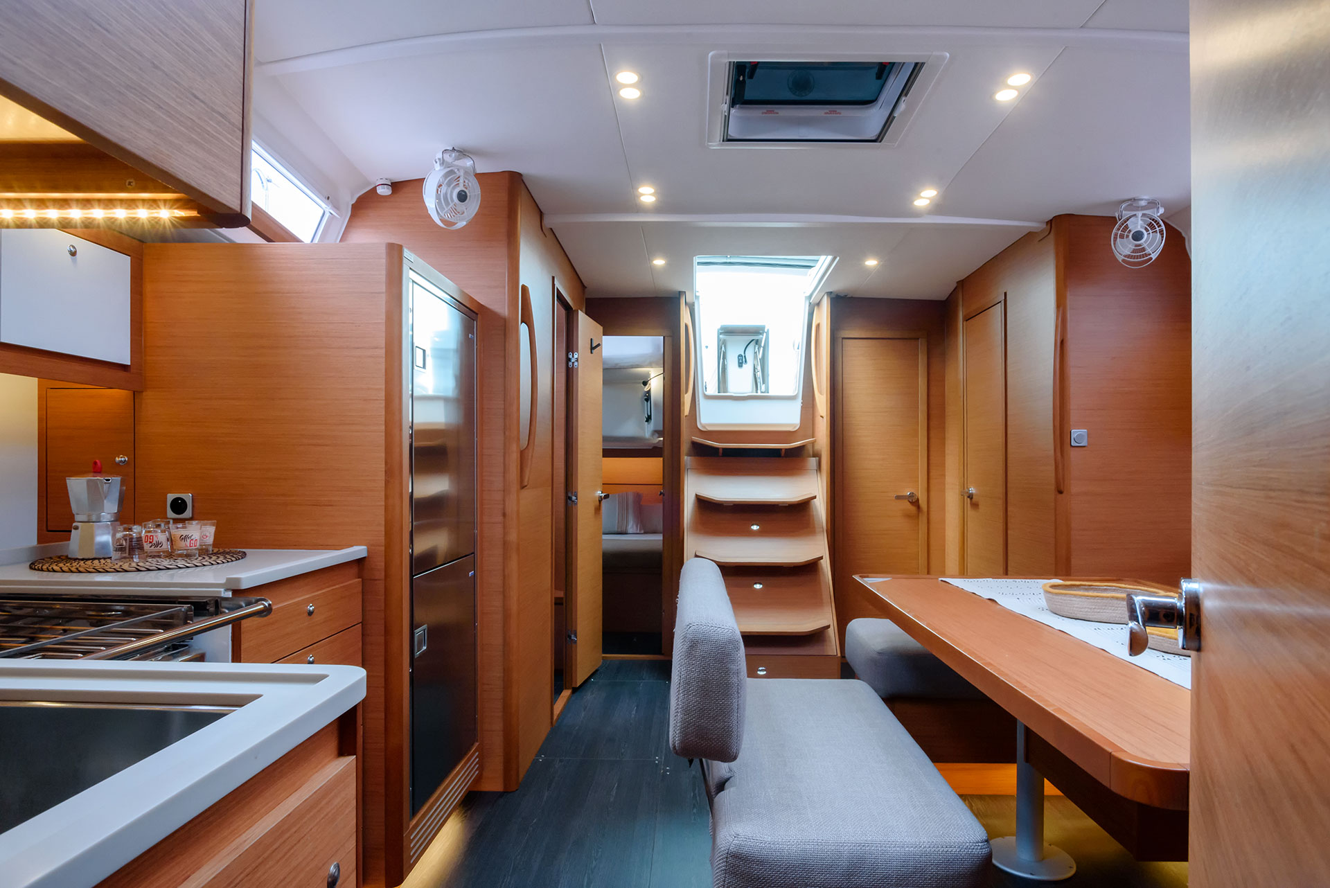 Dufour 470 - 5 + 1 cab. — photo 12