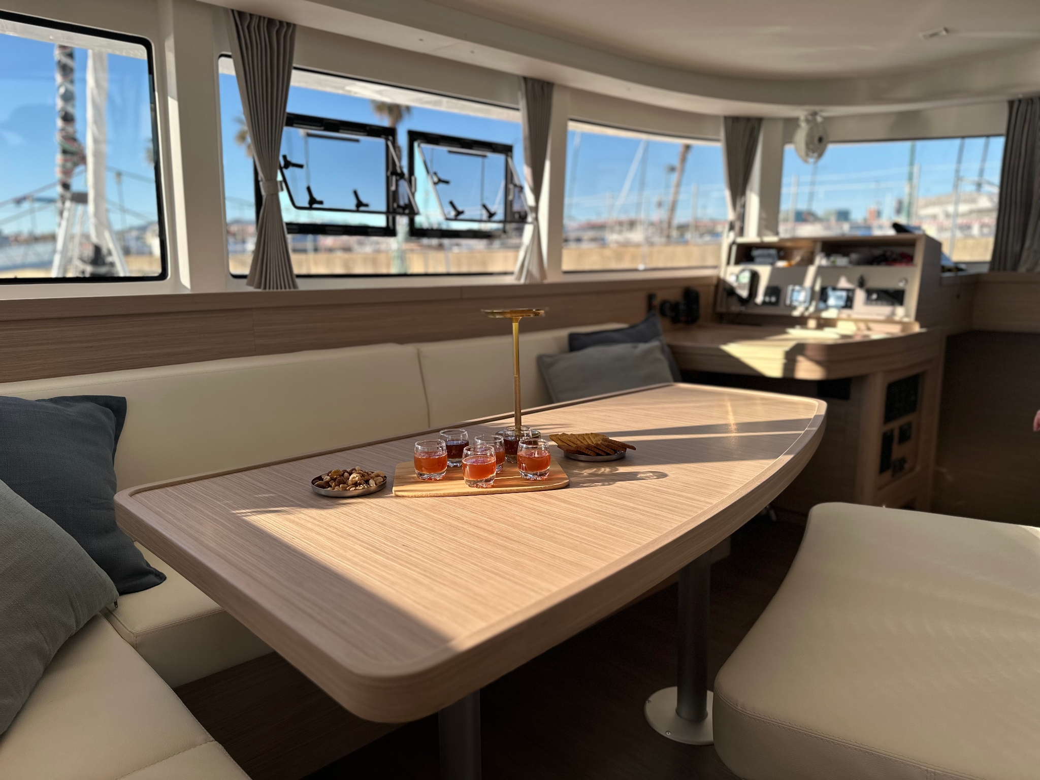 Lagoon 42 - 4 + 2 cab. — photo 17