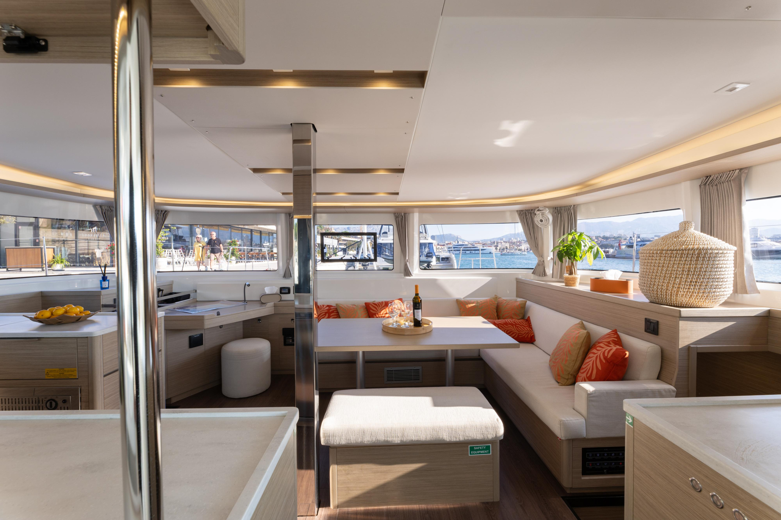 Lagoon 46 - 4 + 2 cab. — photo 13