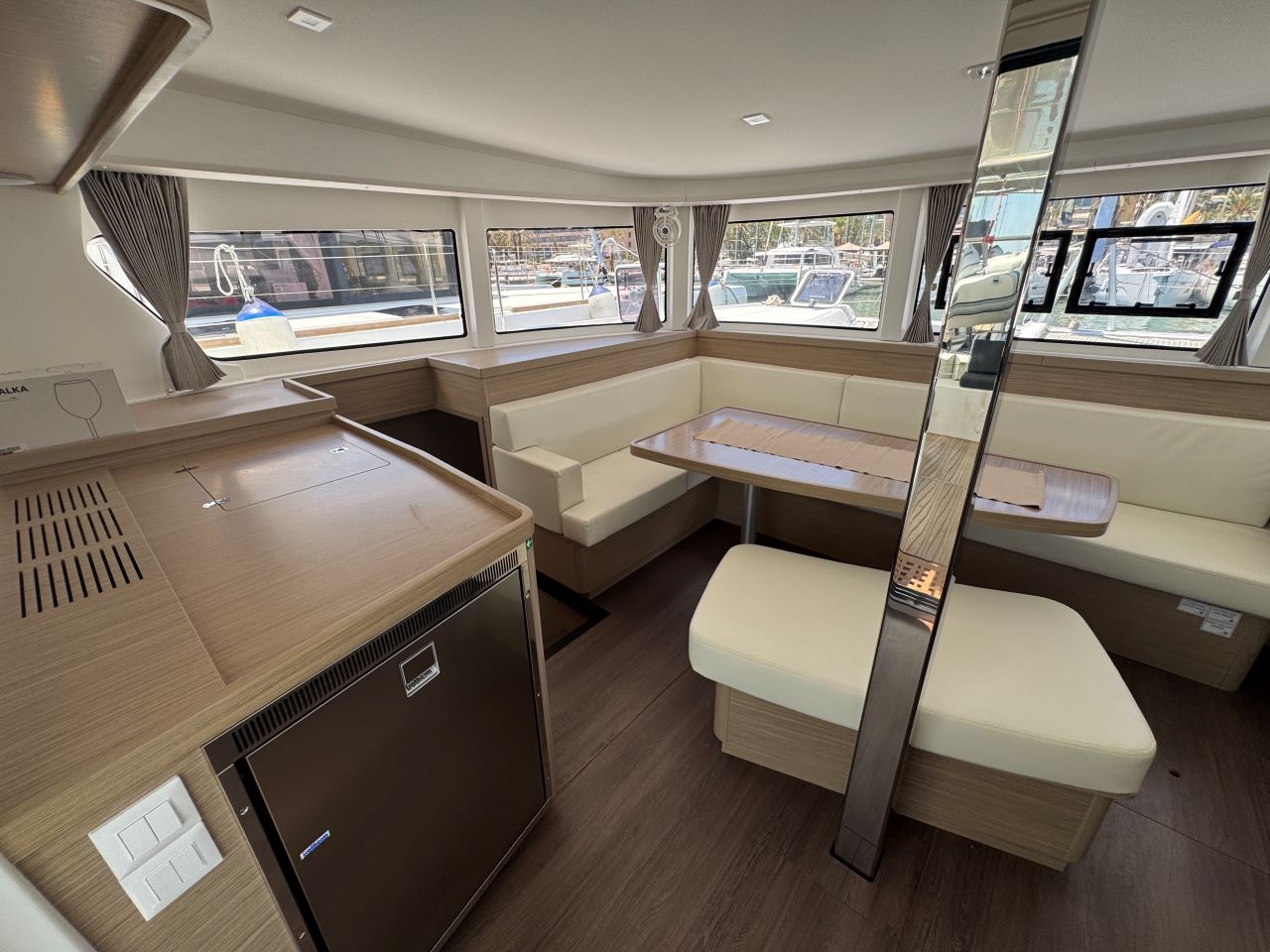 Lagoon 42 - 4 cab. — photo 8