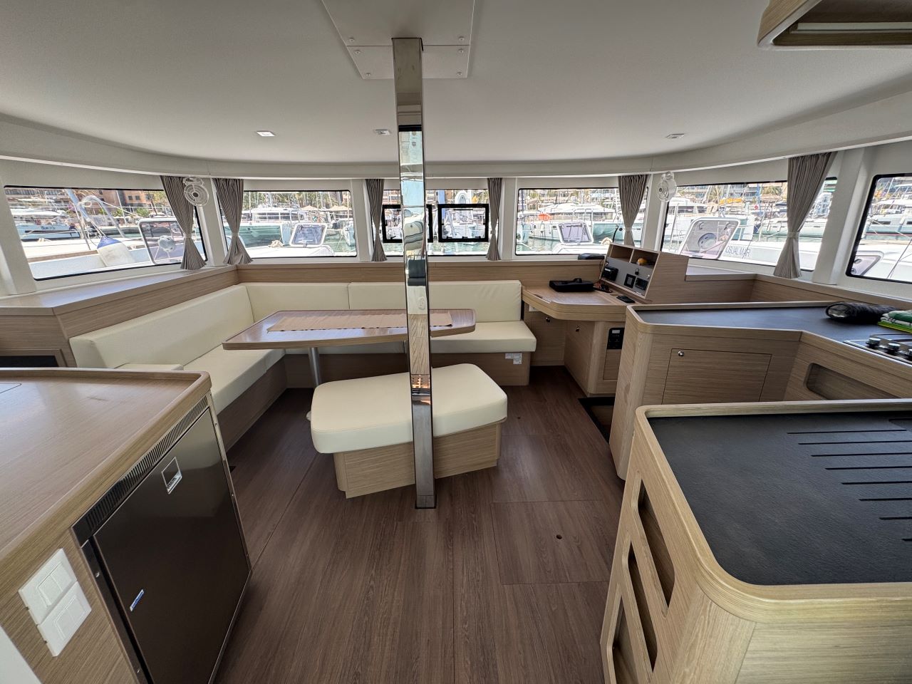 Lagoon 42 - 4 cab. — photo 9