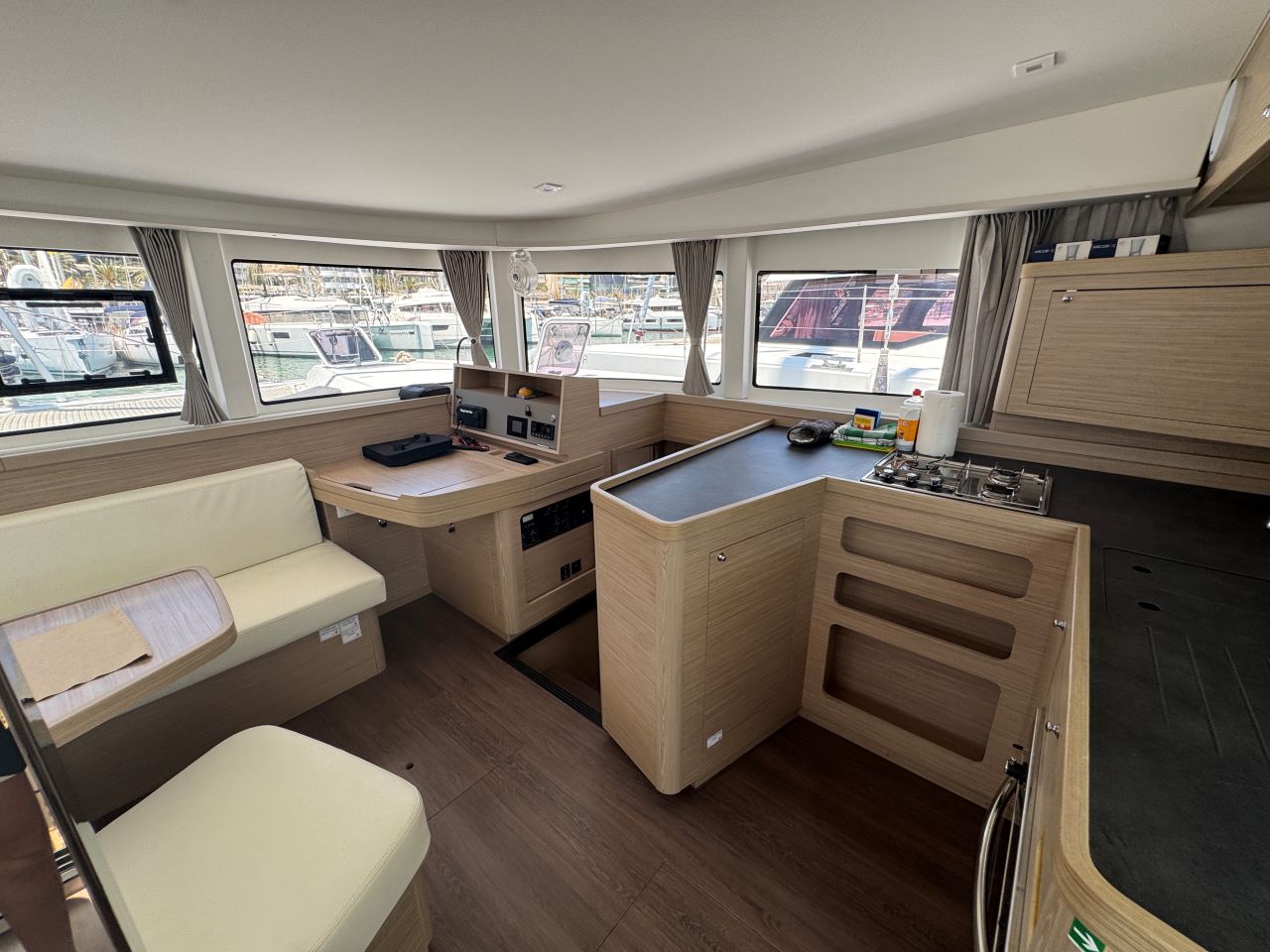 Lagoon 42 - 4 cab. — photo 10