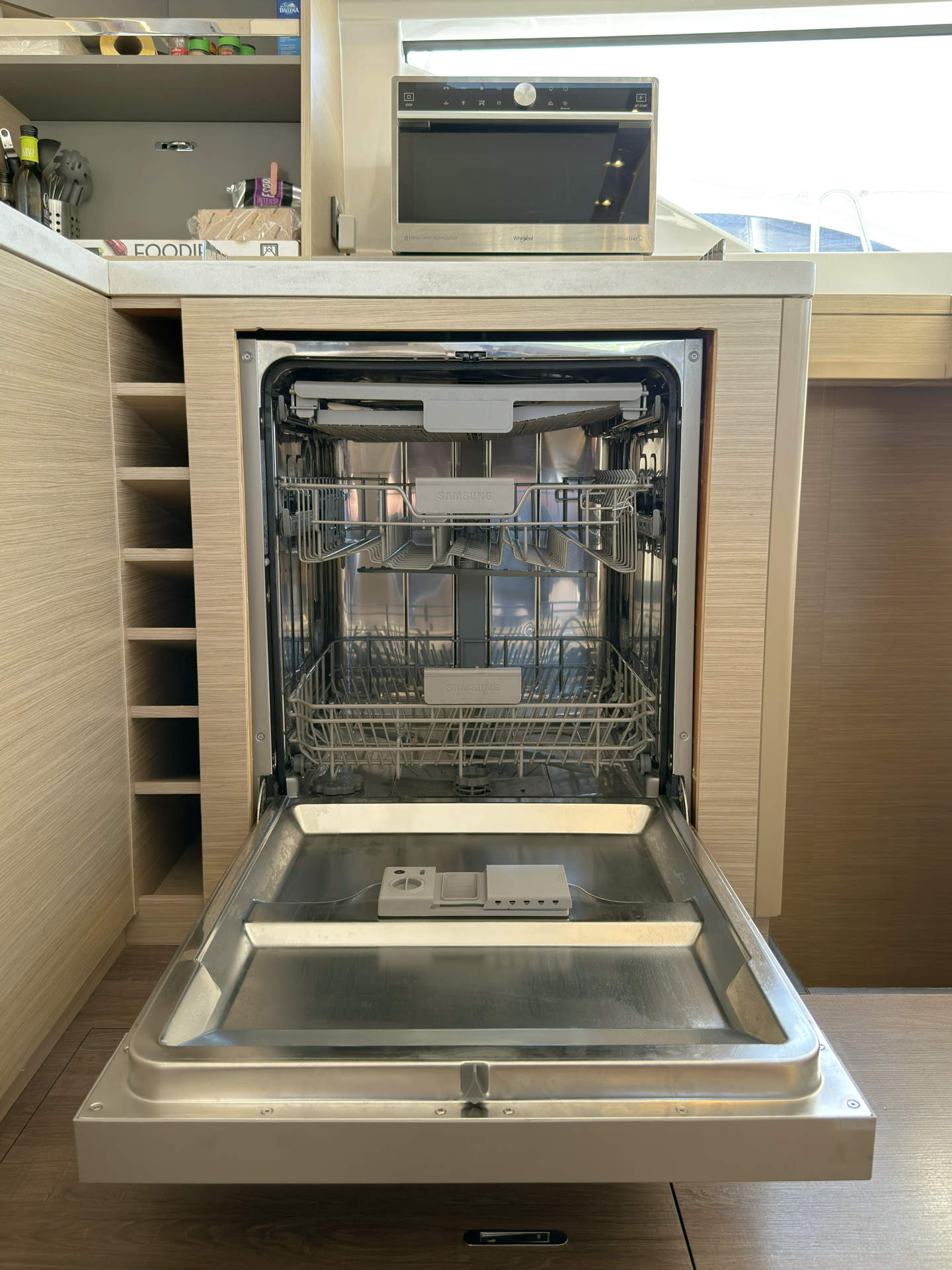 Lagoon 51 OW - 4 + 1 cab. — photo 31
