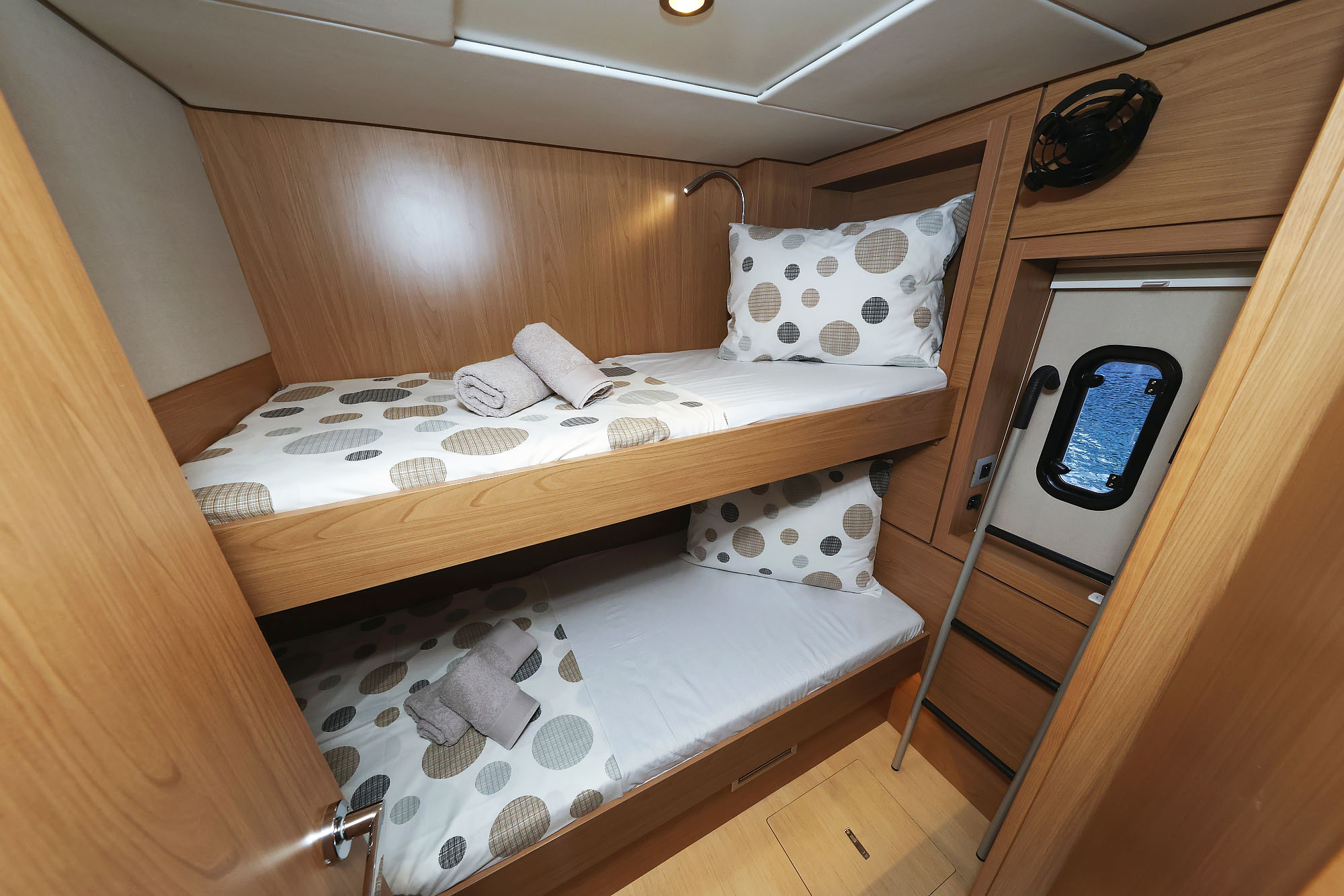 Bali 4.6 - 5 + 2 cab. — photo 44