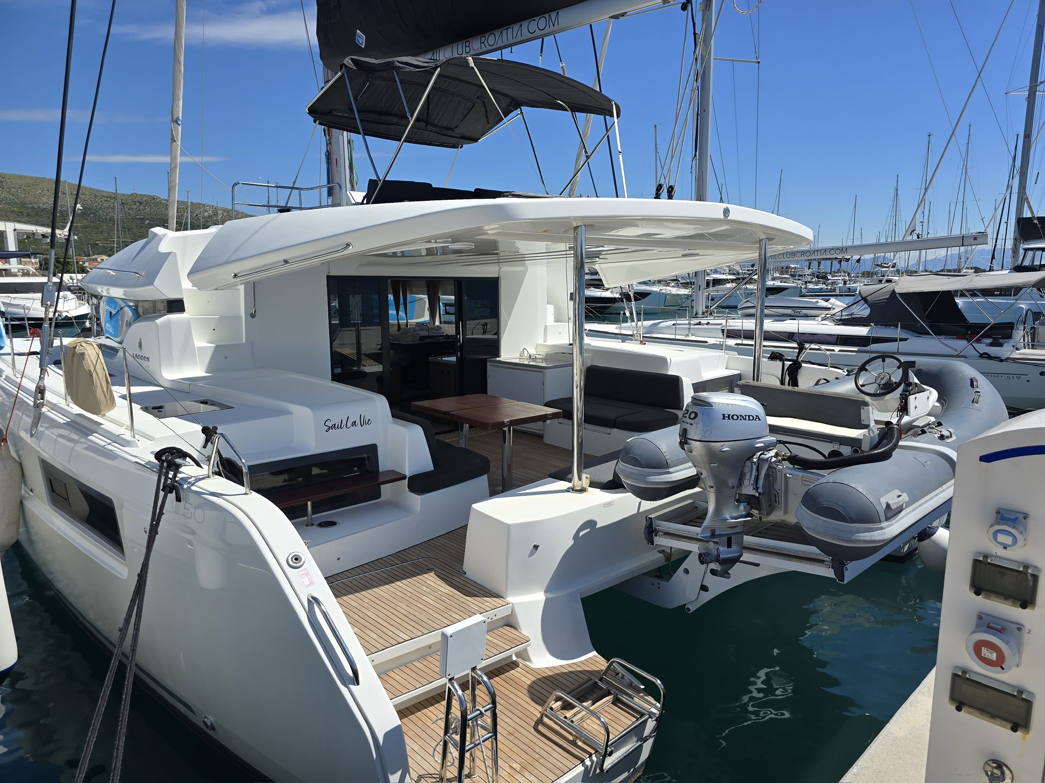 Lagoon 50 — photo 1