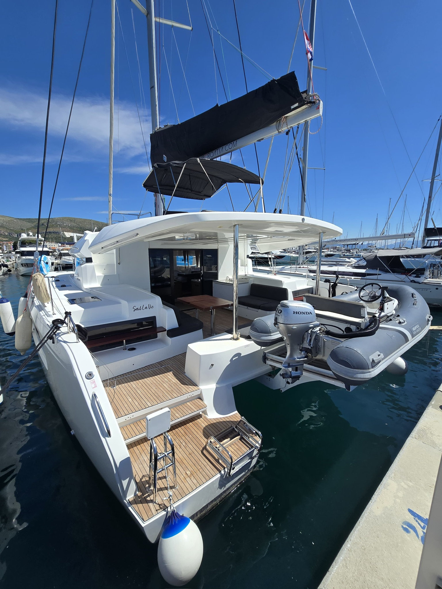 Lagoon 50 — photo 4
