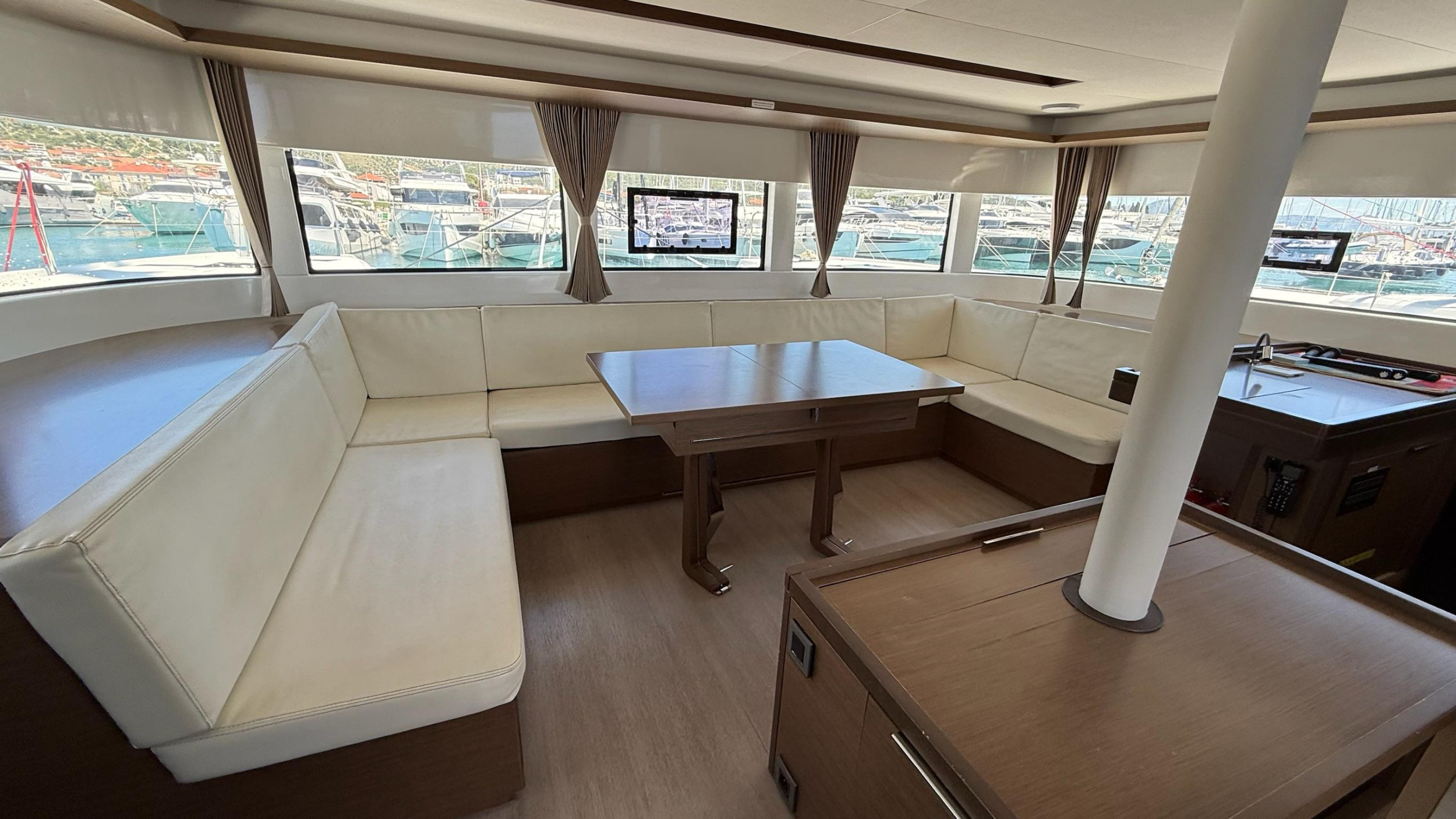 Lagoon 50 — photo 20