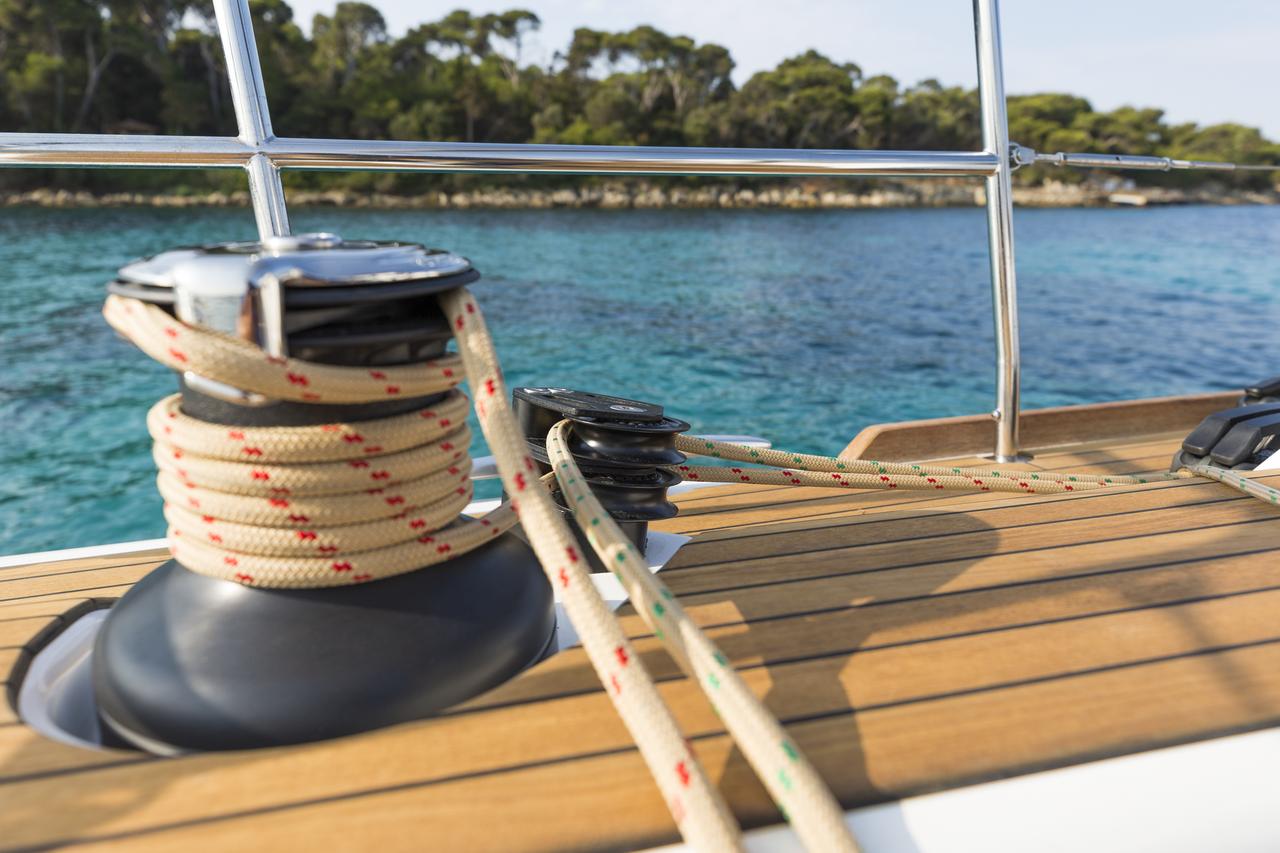Dufour 520 GL — photo 10