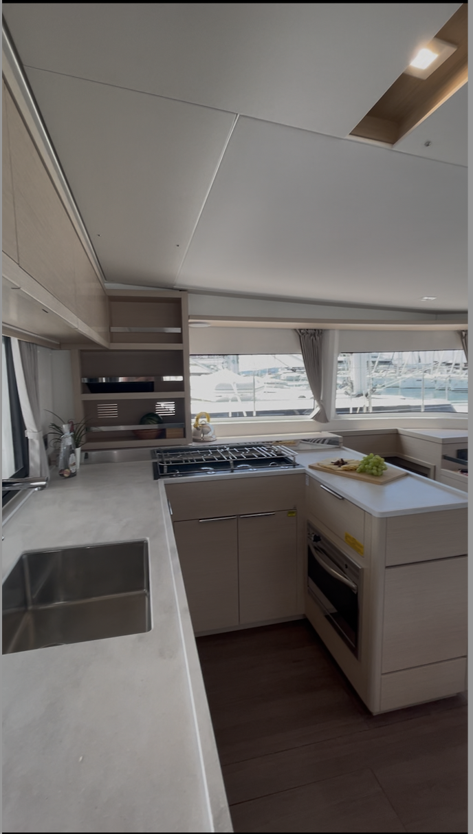 Lagoon 46 OW - 3 + 2 cab. — photo 10