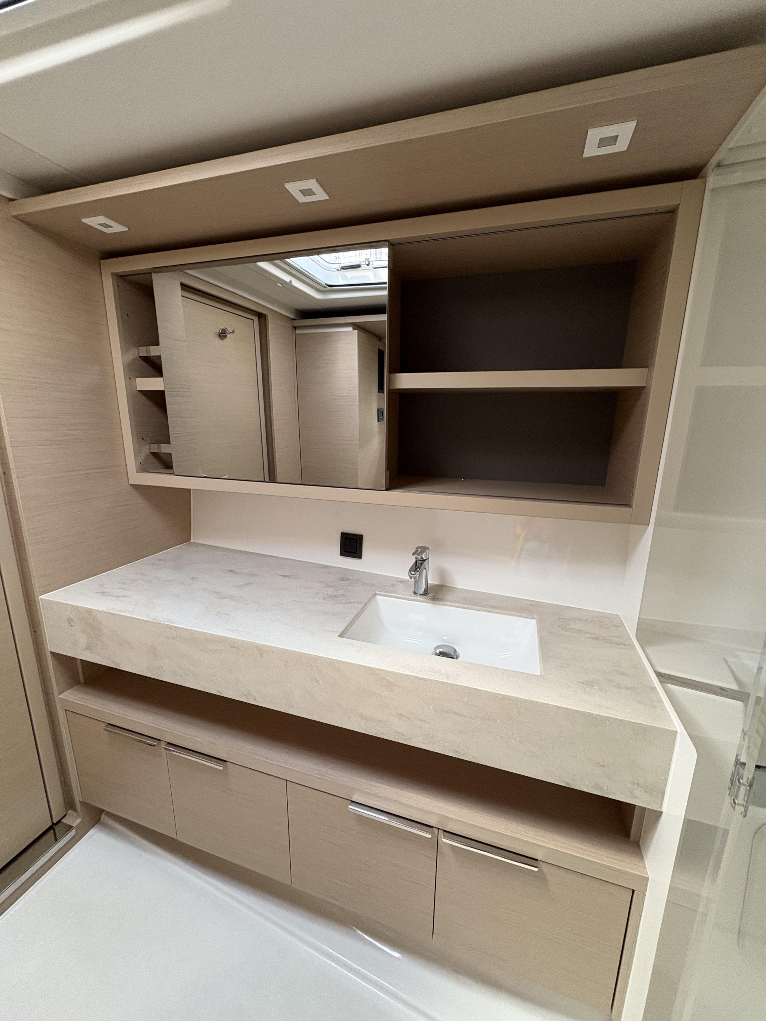 Lagoon 46 OW - 3 + 2 cab. — photo 16
