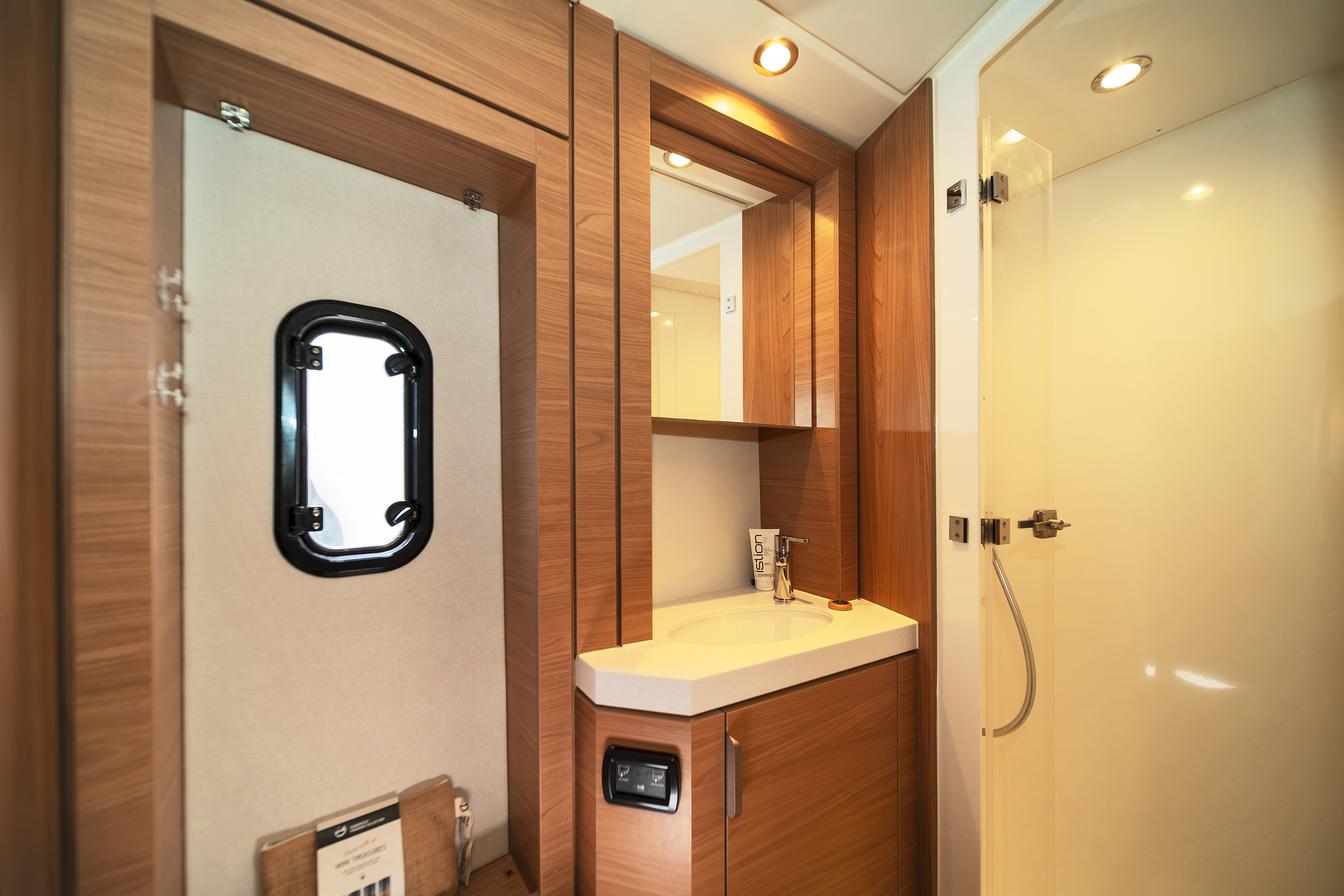 Bali 4.6 - 5 + 1 cab. — photo 20