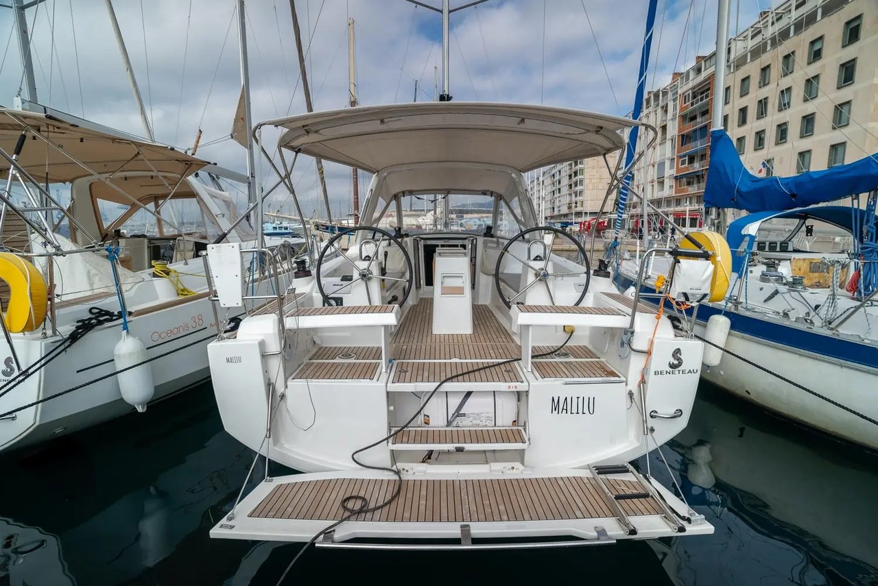 Oceanis 35.1 — photo 1