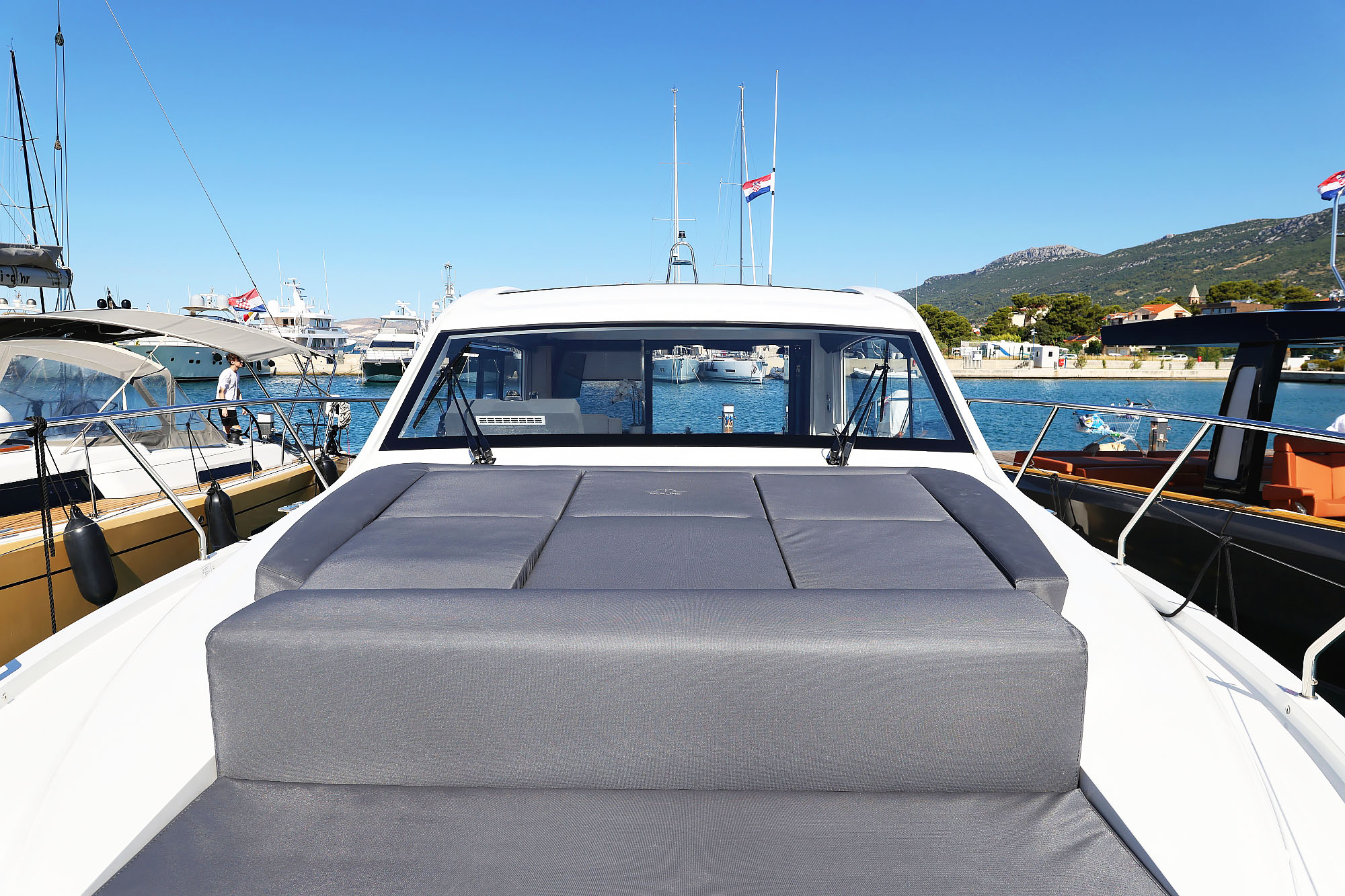 Sealine C390 — photo 10