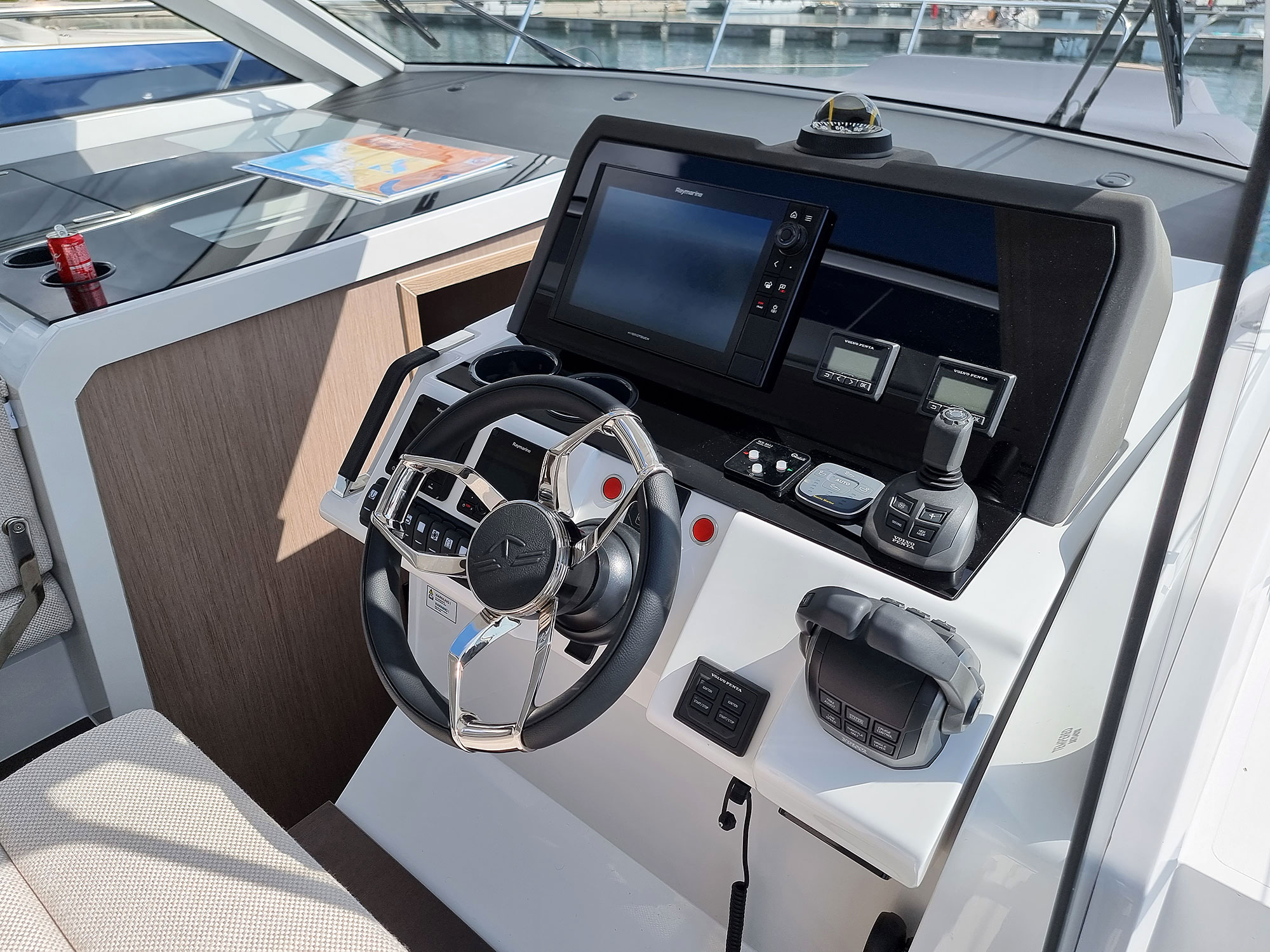 Sealine C390 — photo 21