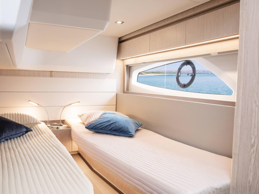 Sealine C390 — photo 32