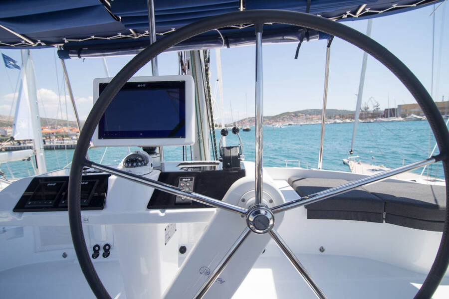 Lagoon 52 F - 6 + 2 cab. — photo 6