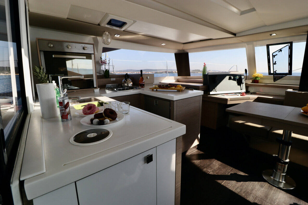 Fountaine Pajot Astrea 42 - 4 + 2 cab. — photo 10