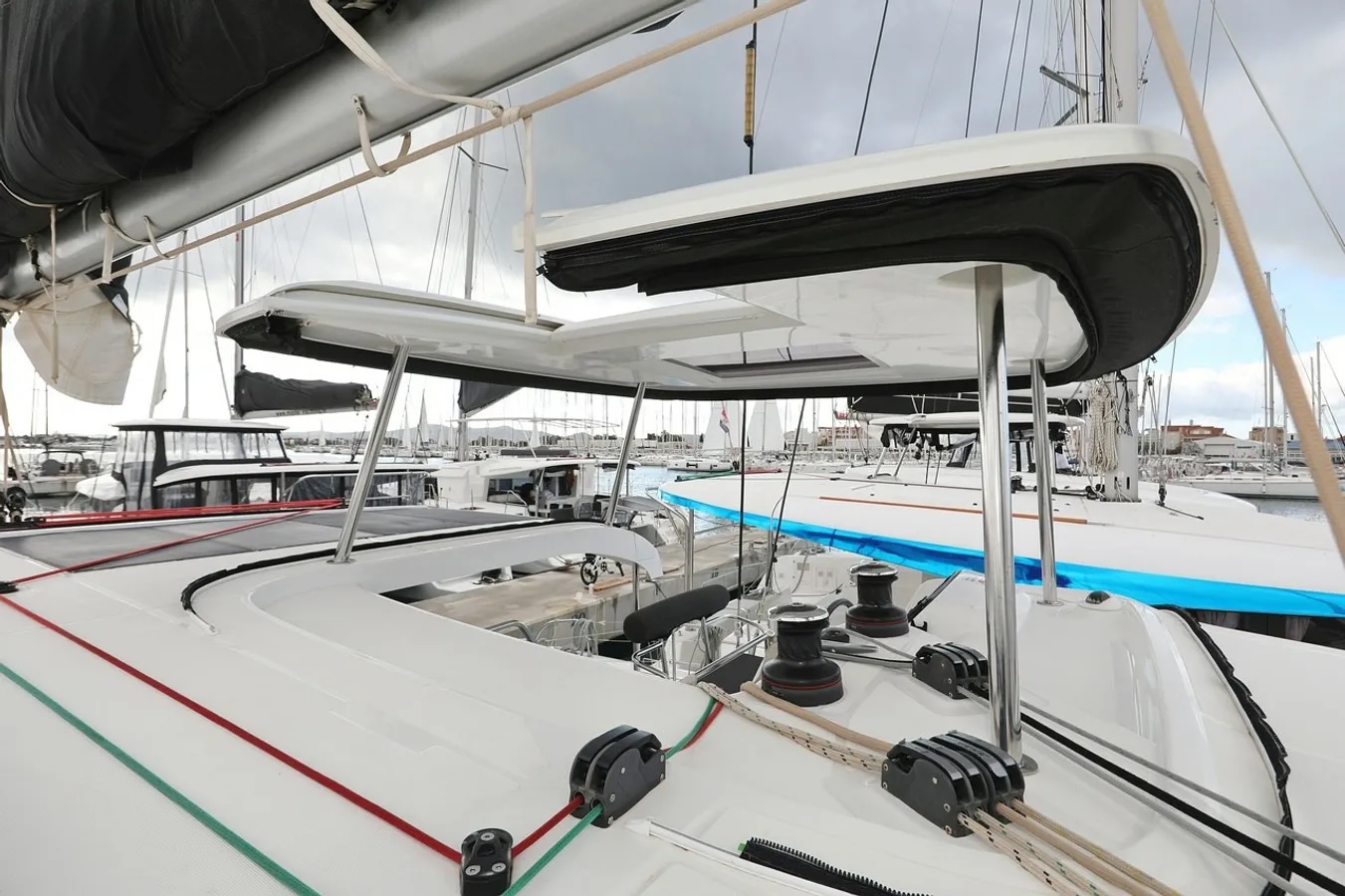 Lagoon 42 - 4 + 2 cab. — photo 9