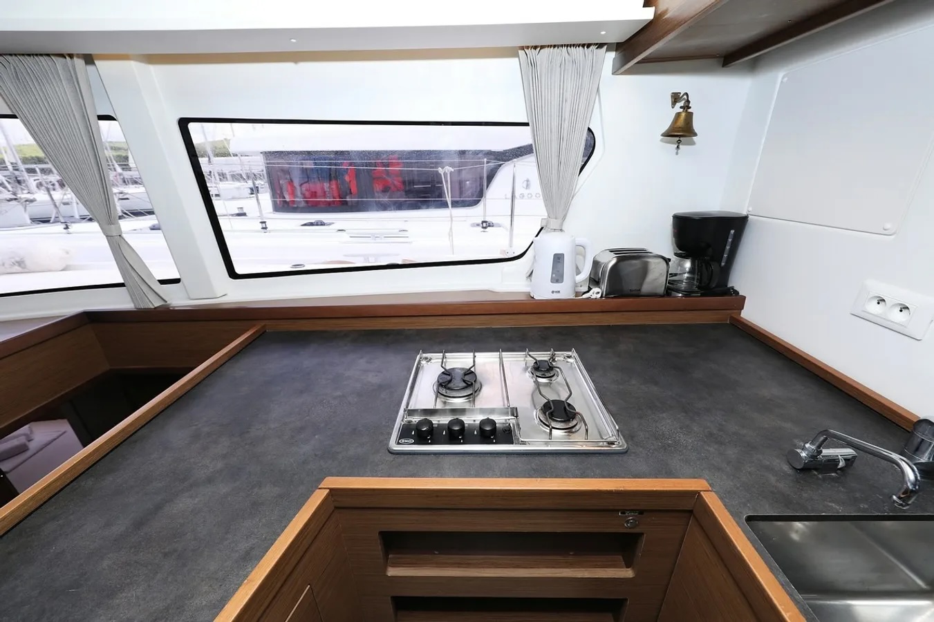 Lagoon 42 - 4 + 2 cab. — photo 17