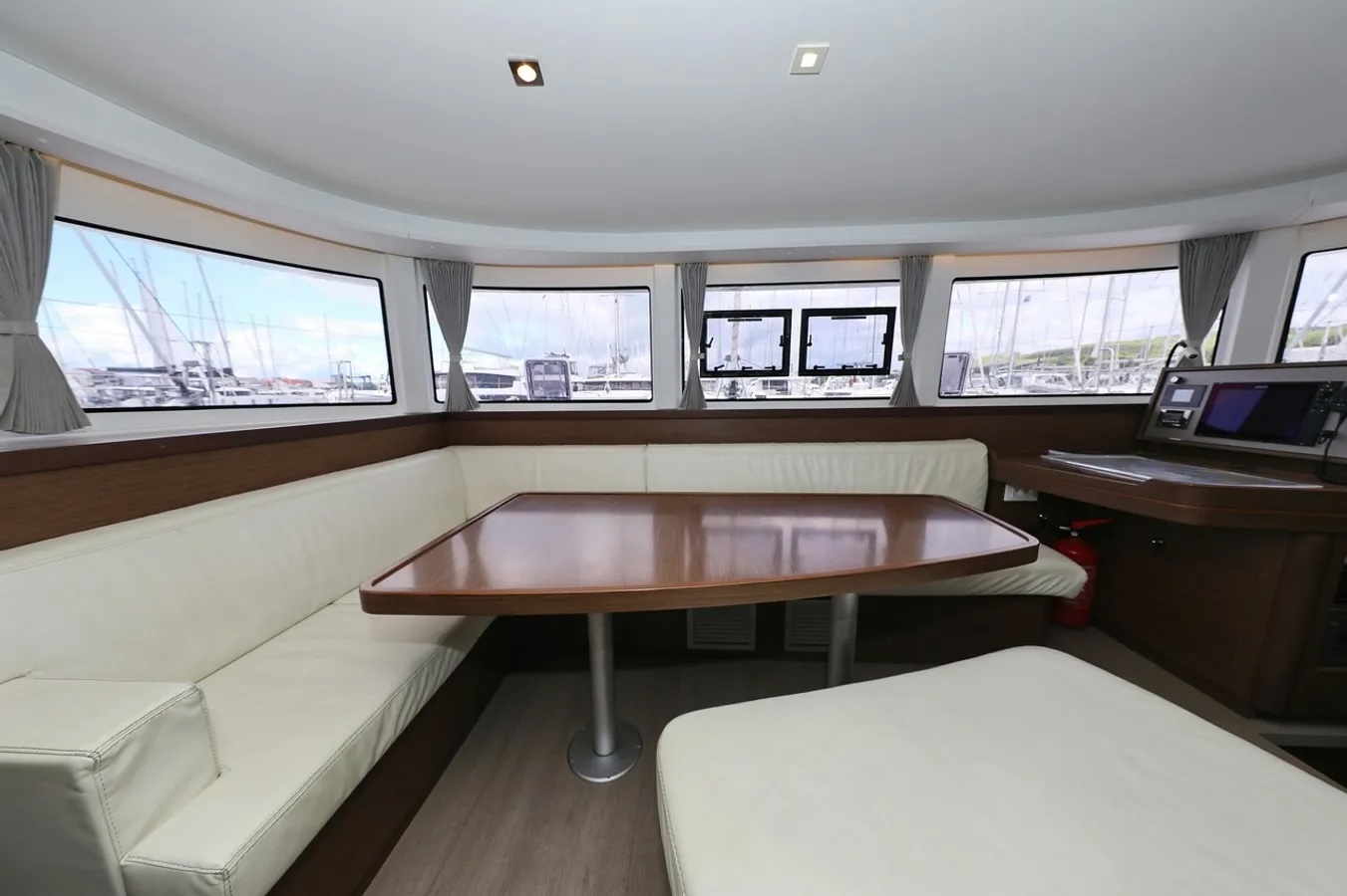 Lagoon 42 - 4 + 2 cab. — photo 18