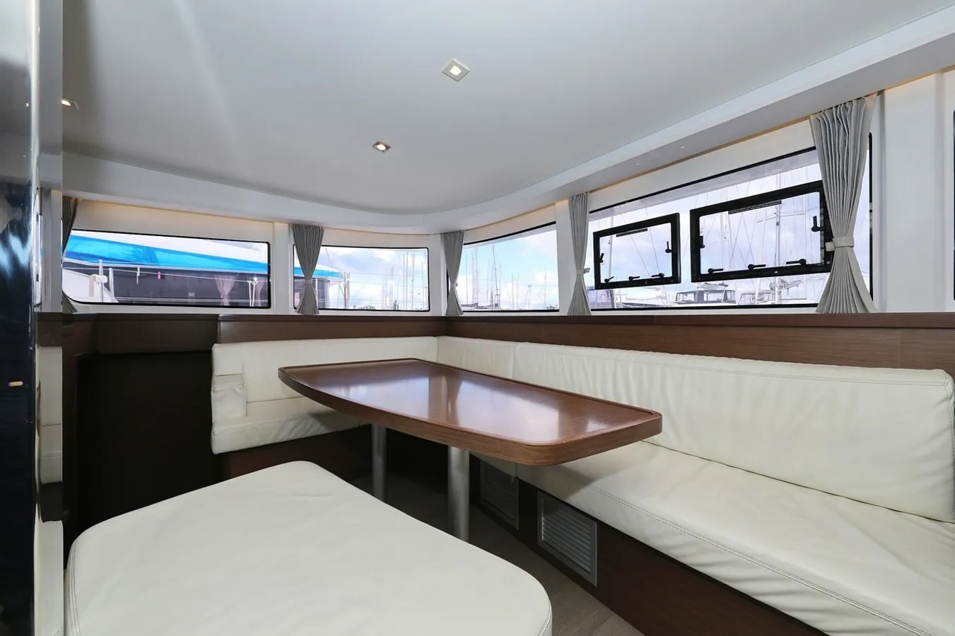 Lagoon 42 - 4 + 2 cab. — photo 20