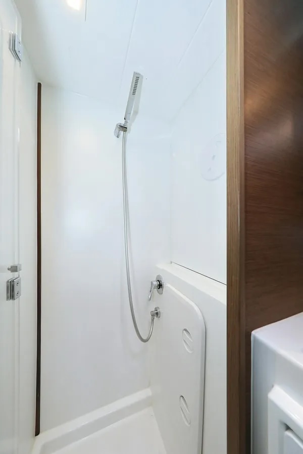 Lagoon 42 - 4 + 2 cab. — photo 28