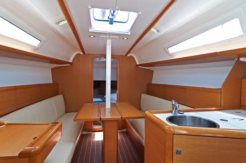 Sun Odyssey 33i - 2 cab. — photo 4